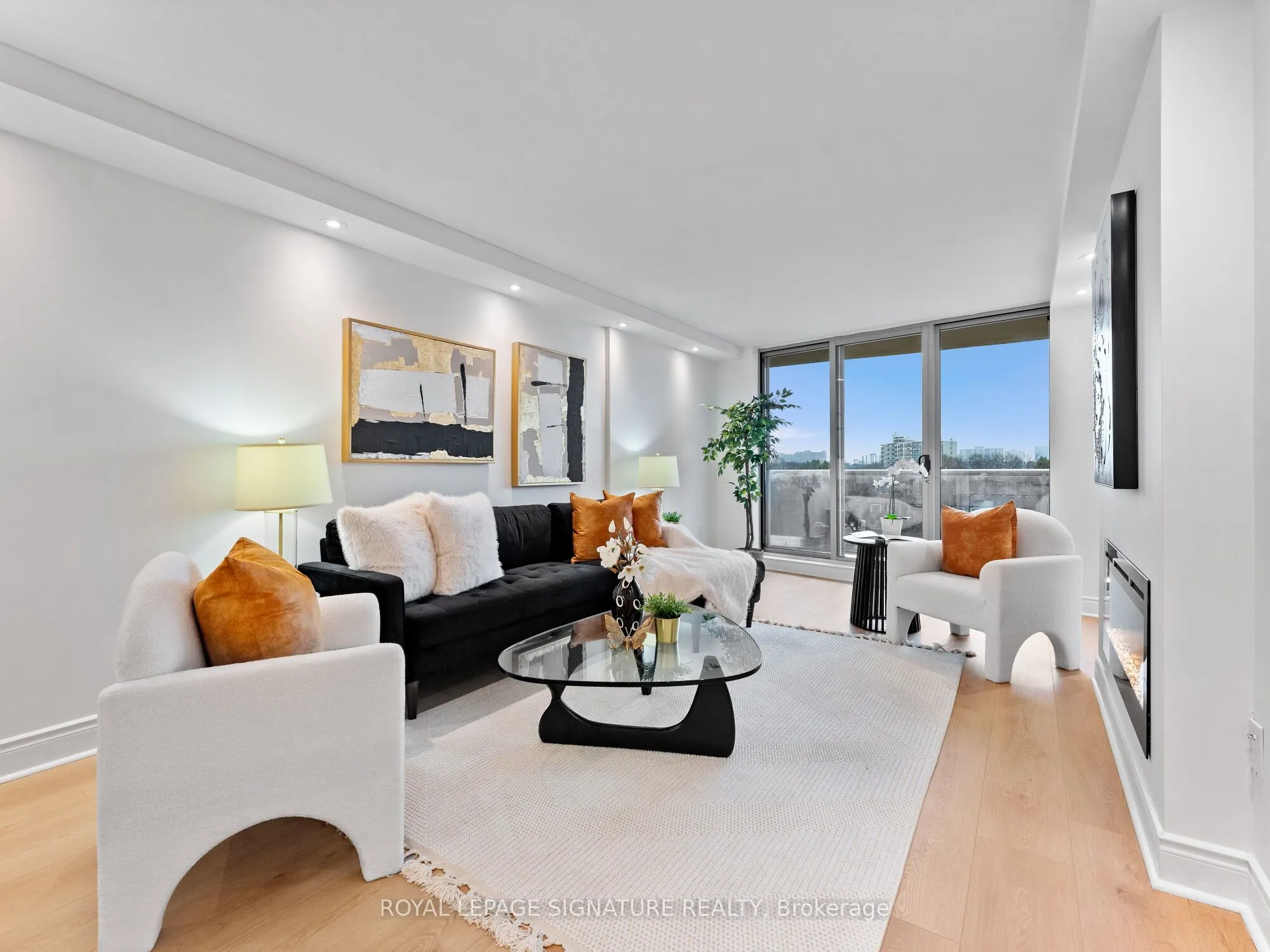 812 Burnhamthorpe Road, #607