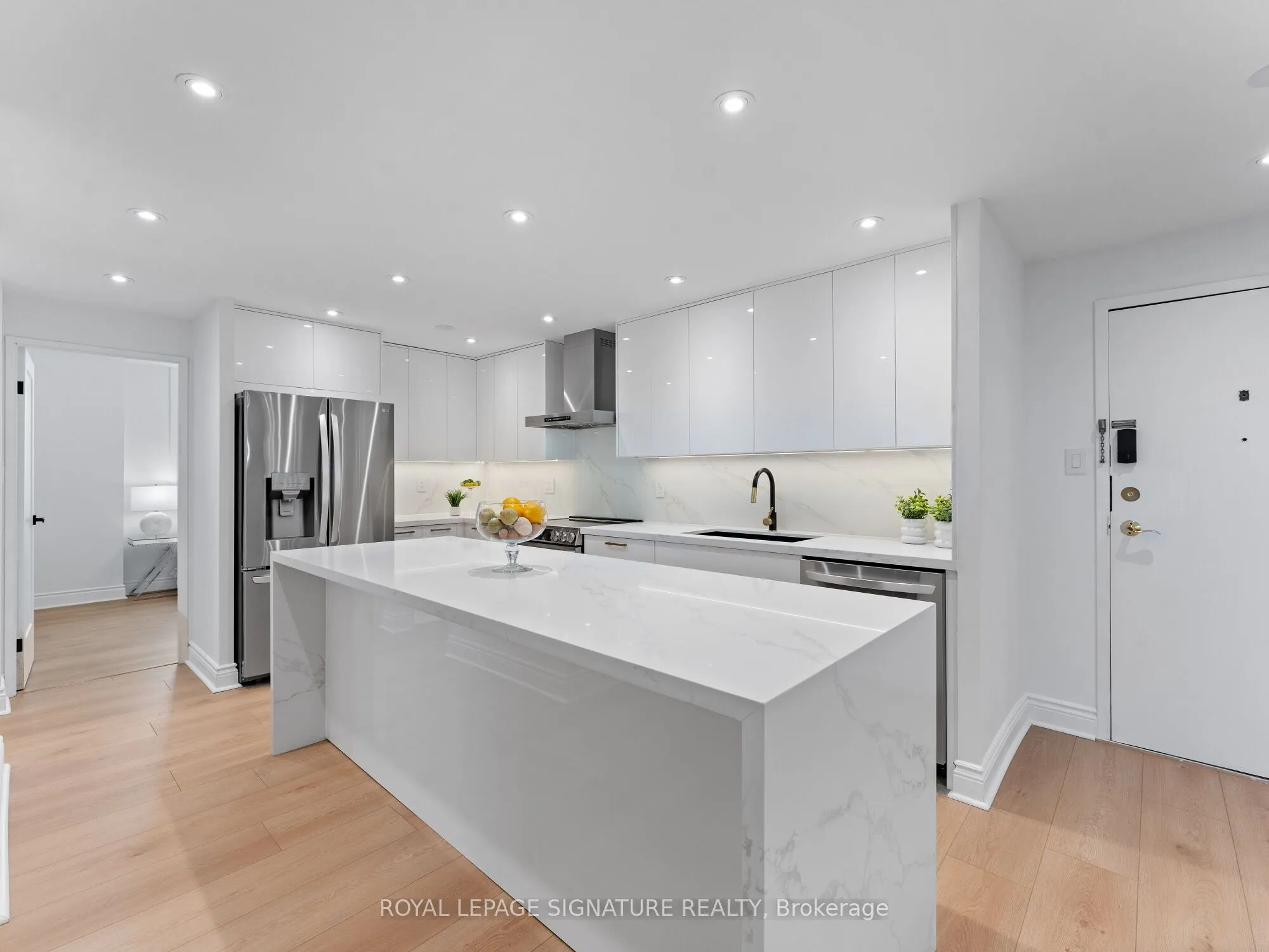 812 Burnhamthorpe Road, #607