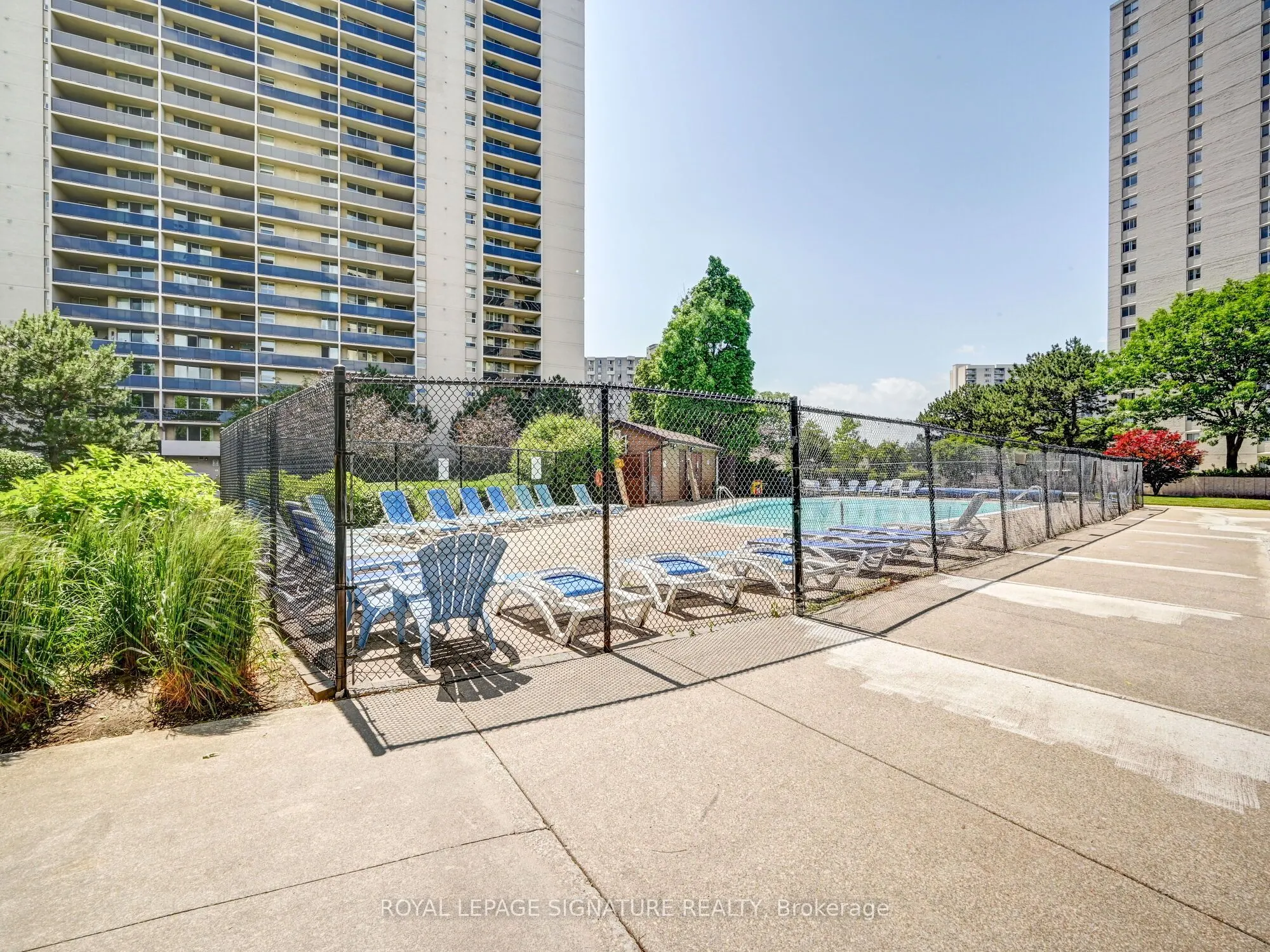 812 Burnhamthorpe Road, #607