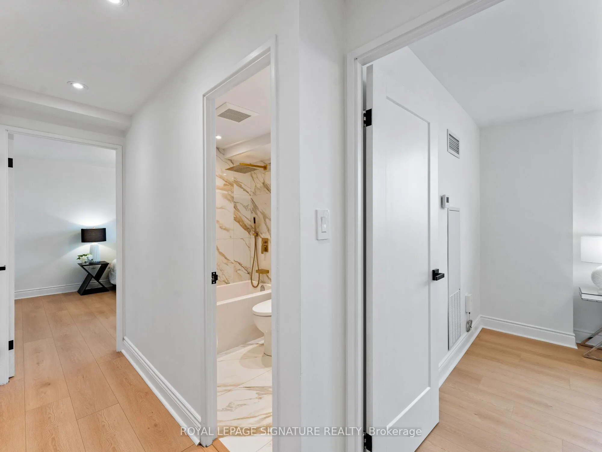 812 Burnhamthorpe Road, #607