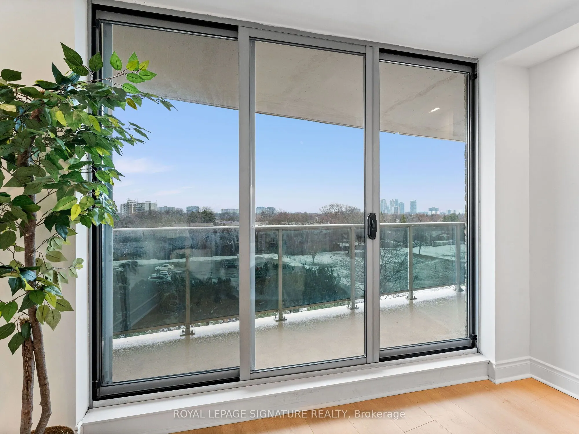 812 Burnhamthorpe Road, #607