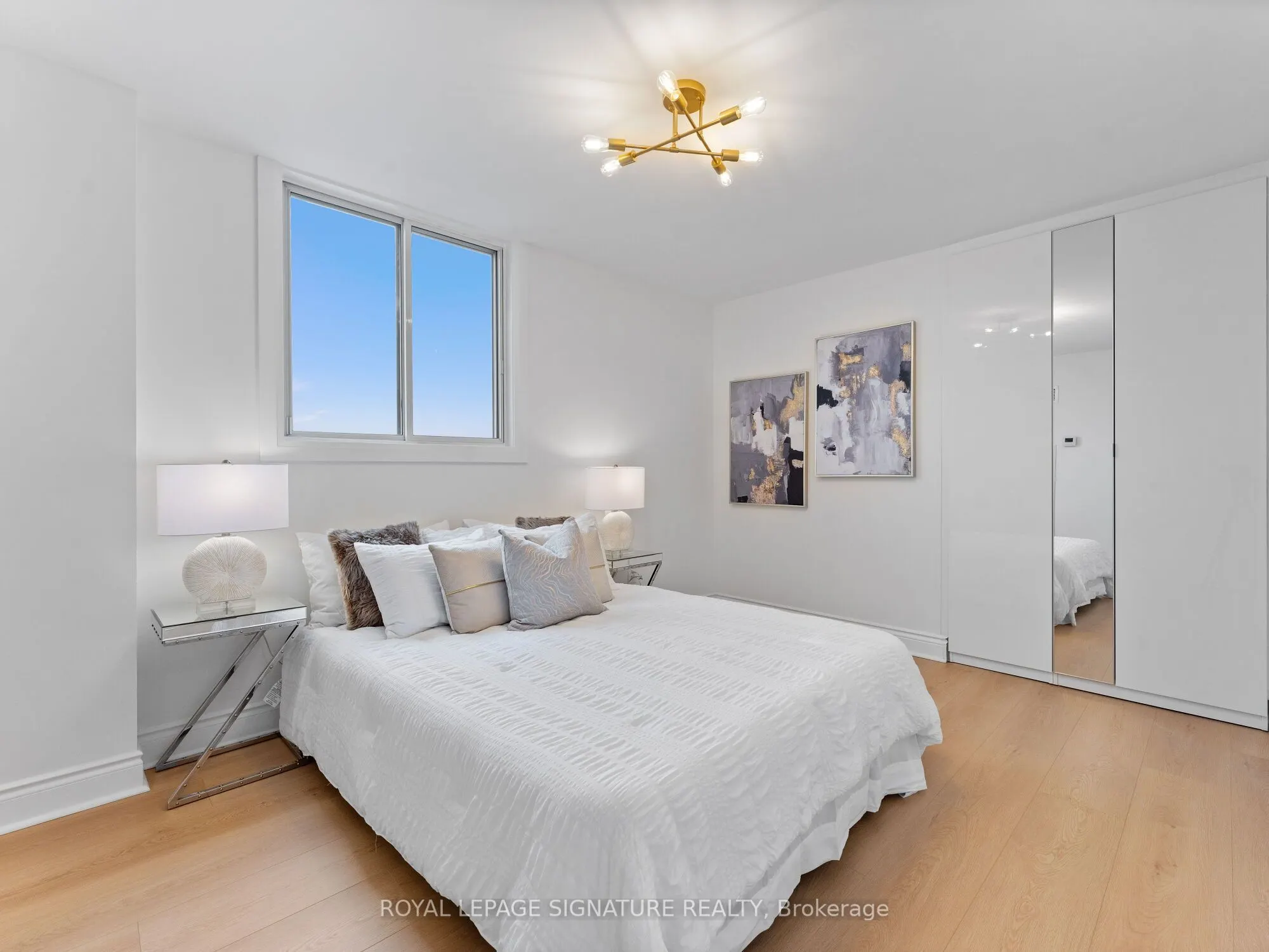 812 Burnhamthorpe Road, #607