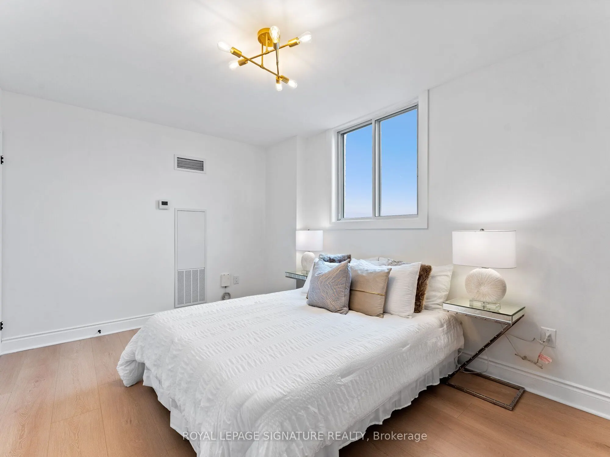 812 Burnhamthorpe Road, #607
