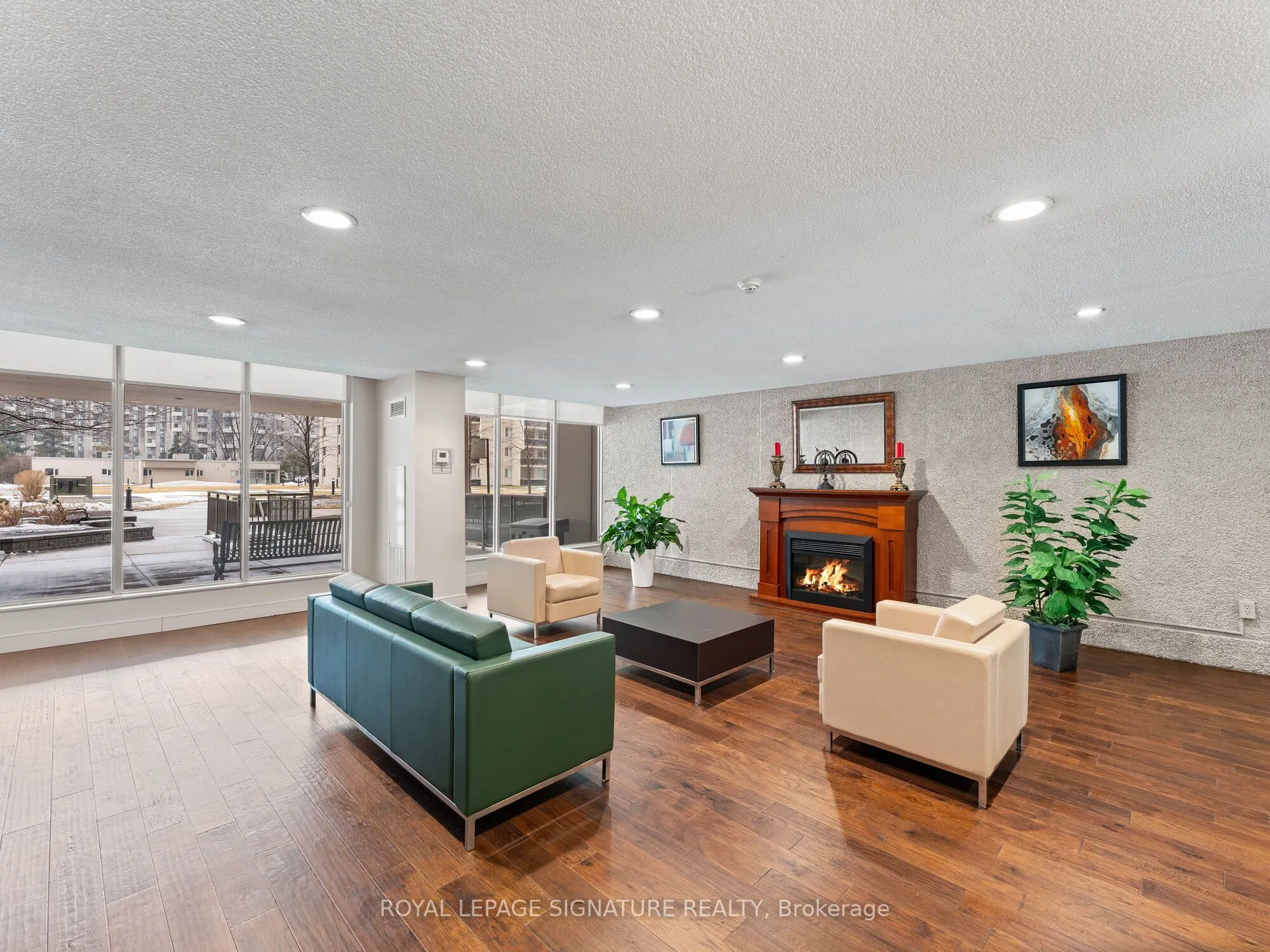 812 Burnhamthorpe Road, #607