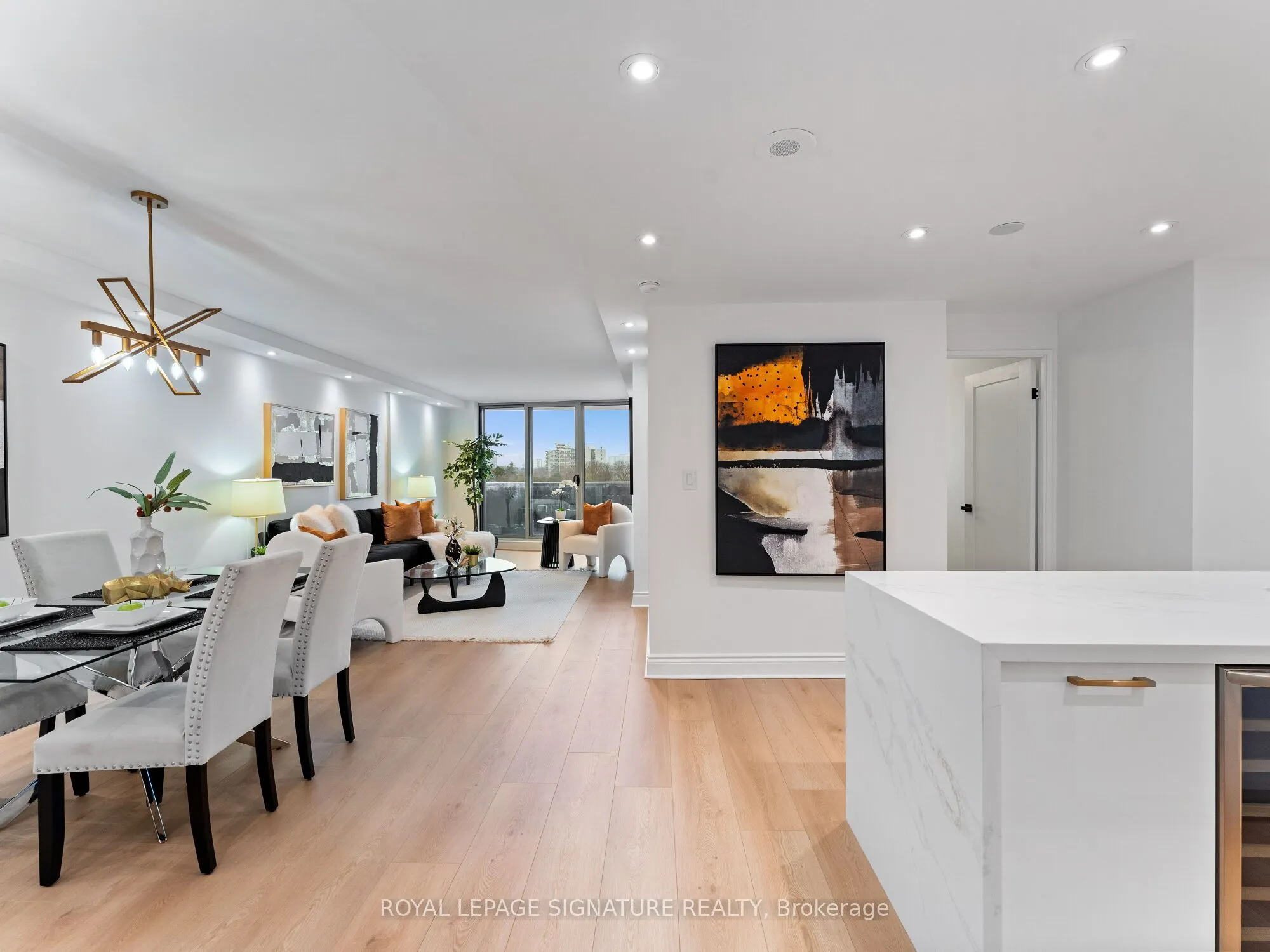 812 Burnhamthorpe Road, #607