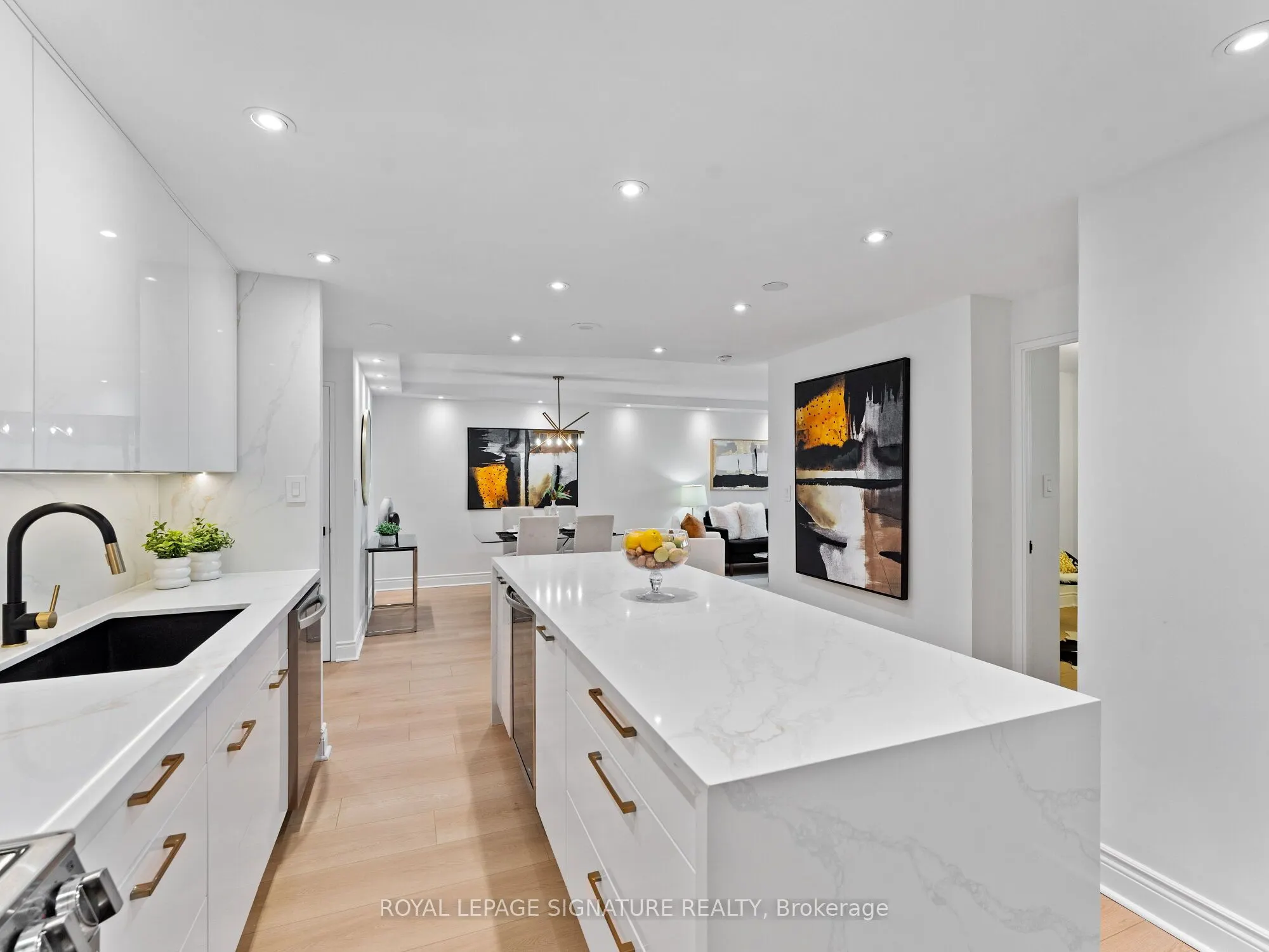 812 Burnhamthorpe Road, #607