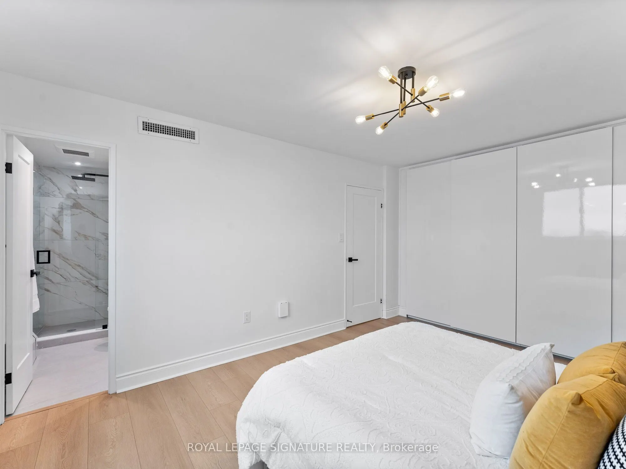 812 Burnhamthorpe Road, #607
