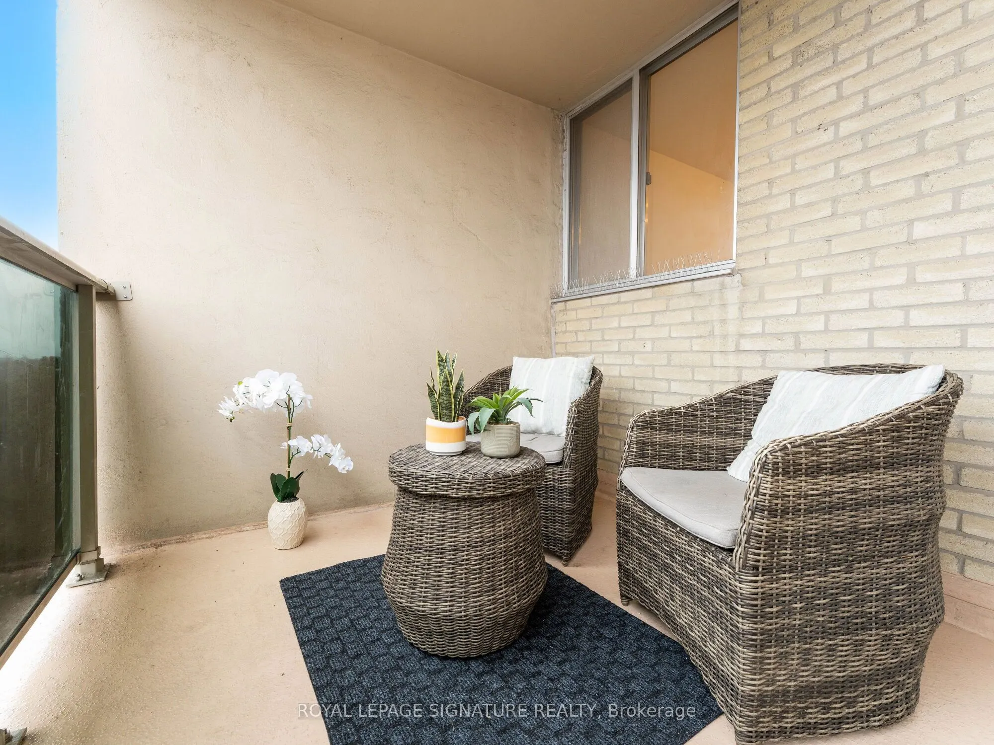 812 Burnhamthorpe Road, #607