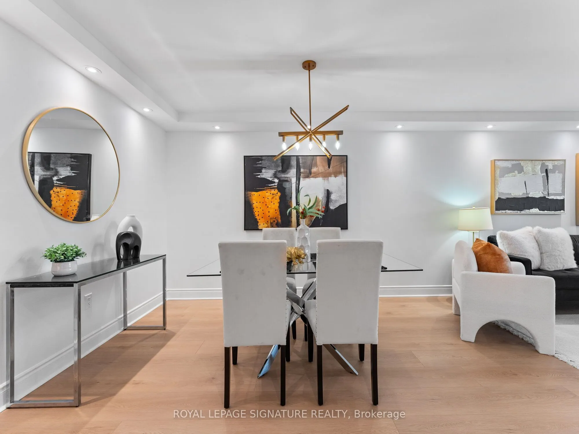 812 Burnhamthorpe Road, #607