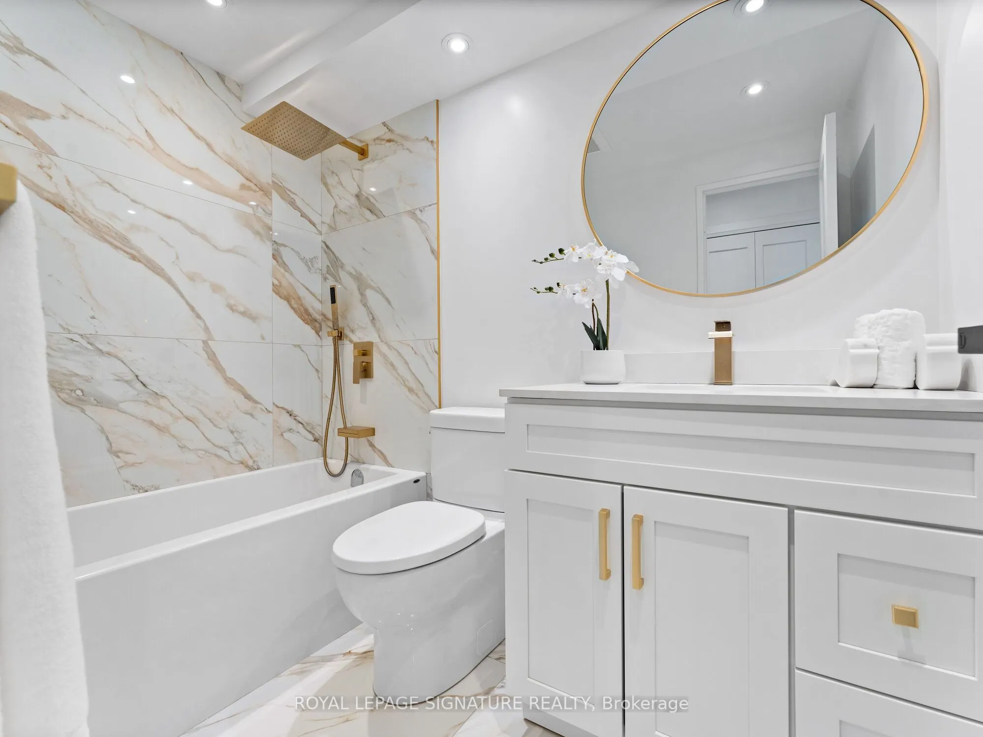 812 Burnhamthorpe Road, #607