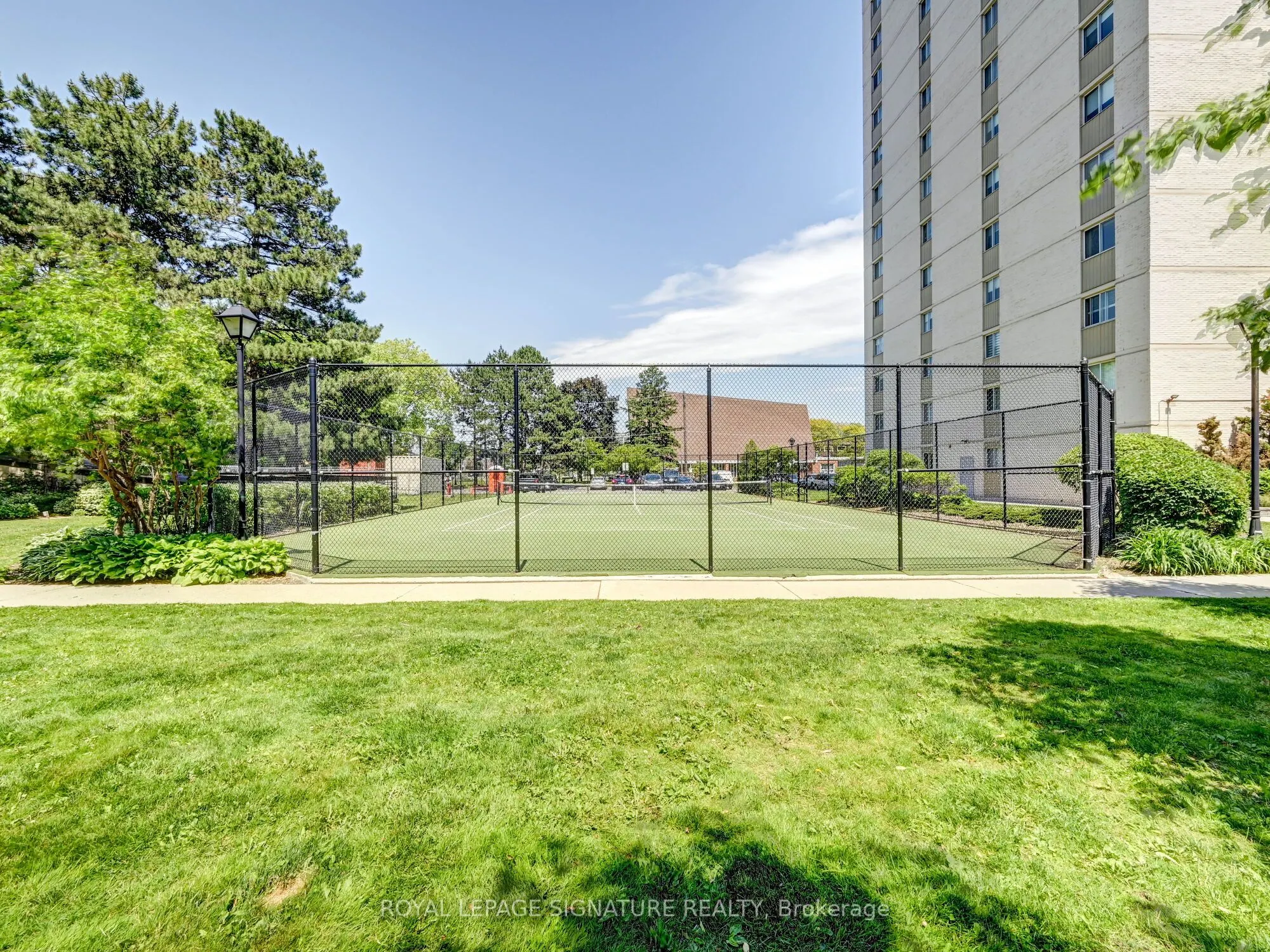 812 Burnhamthorpe Road, #607