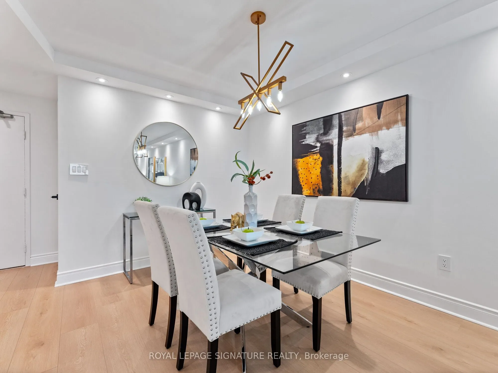 812 Burnhamthorpe Road, #607