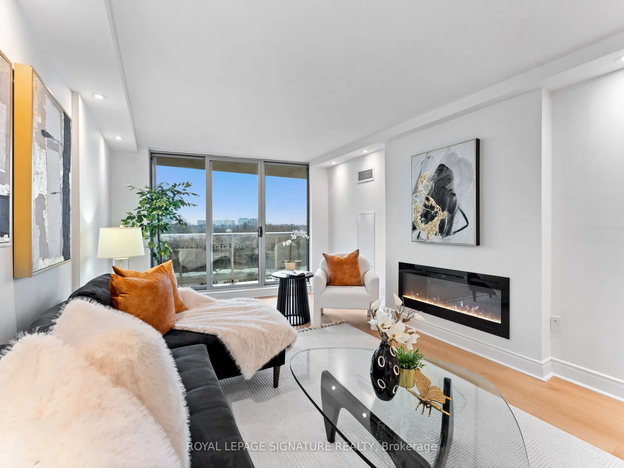812 Burnhamthorpe Road, #607