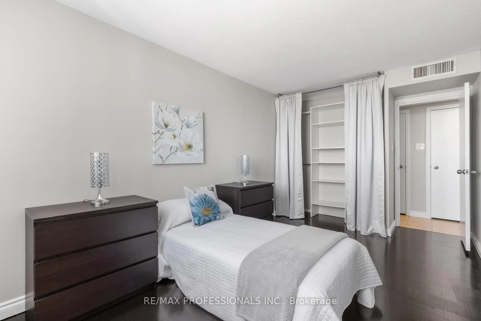 1333 Bloor Street, #2319