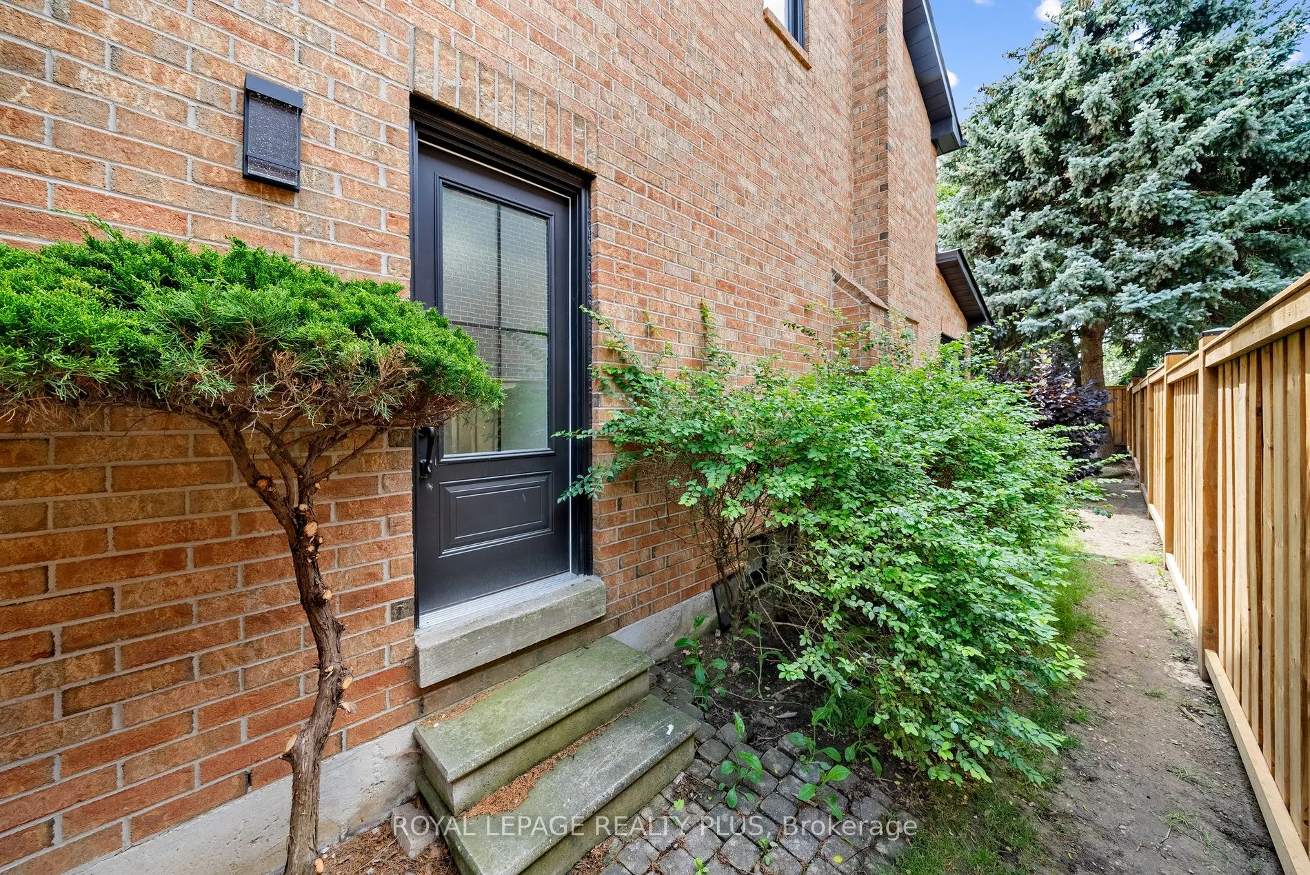 4344 Dallas Court