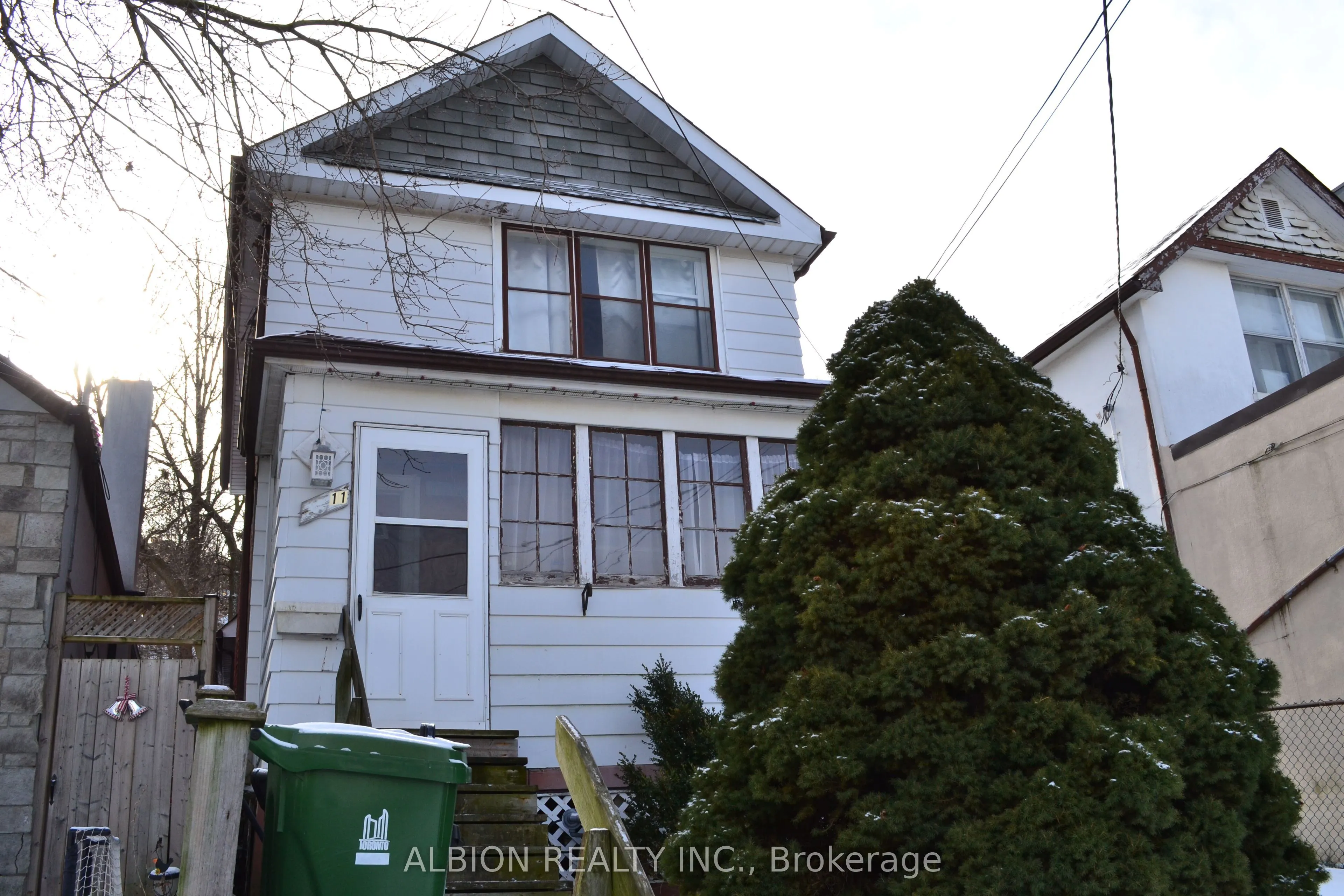 11 Rochdale Avenue