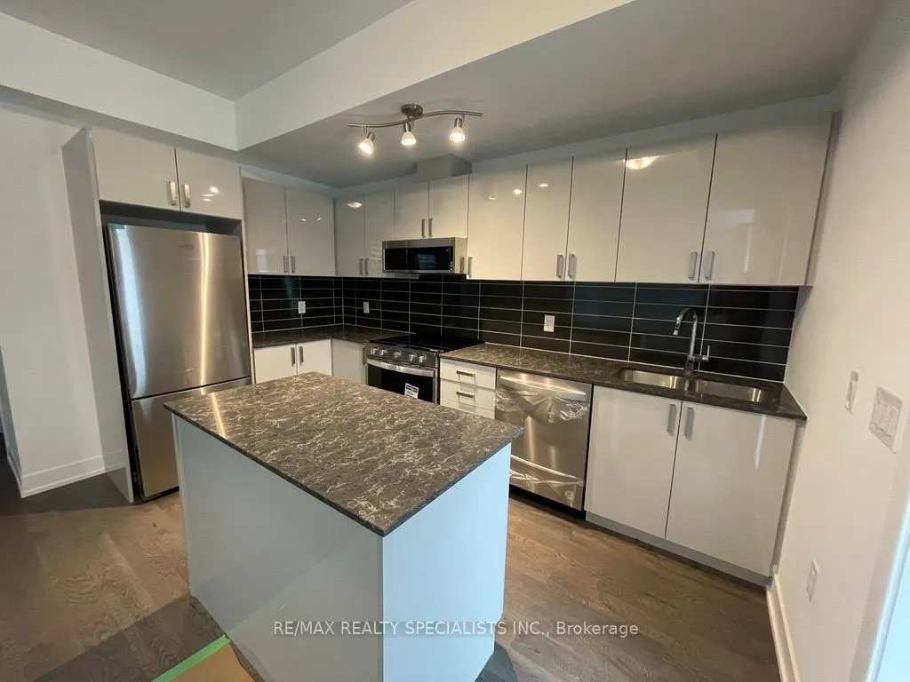 1095 Douglas Mccurdy Comm, #153