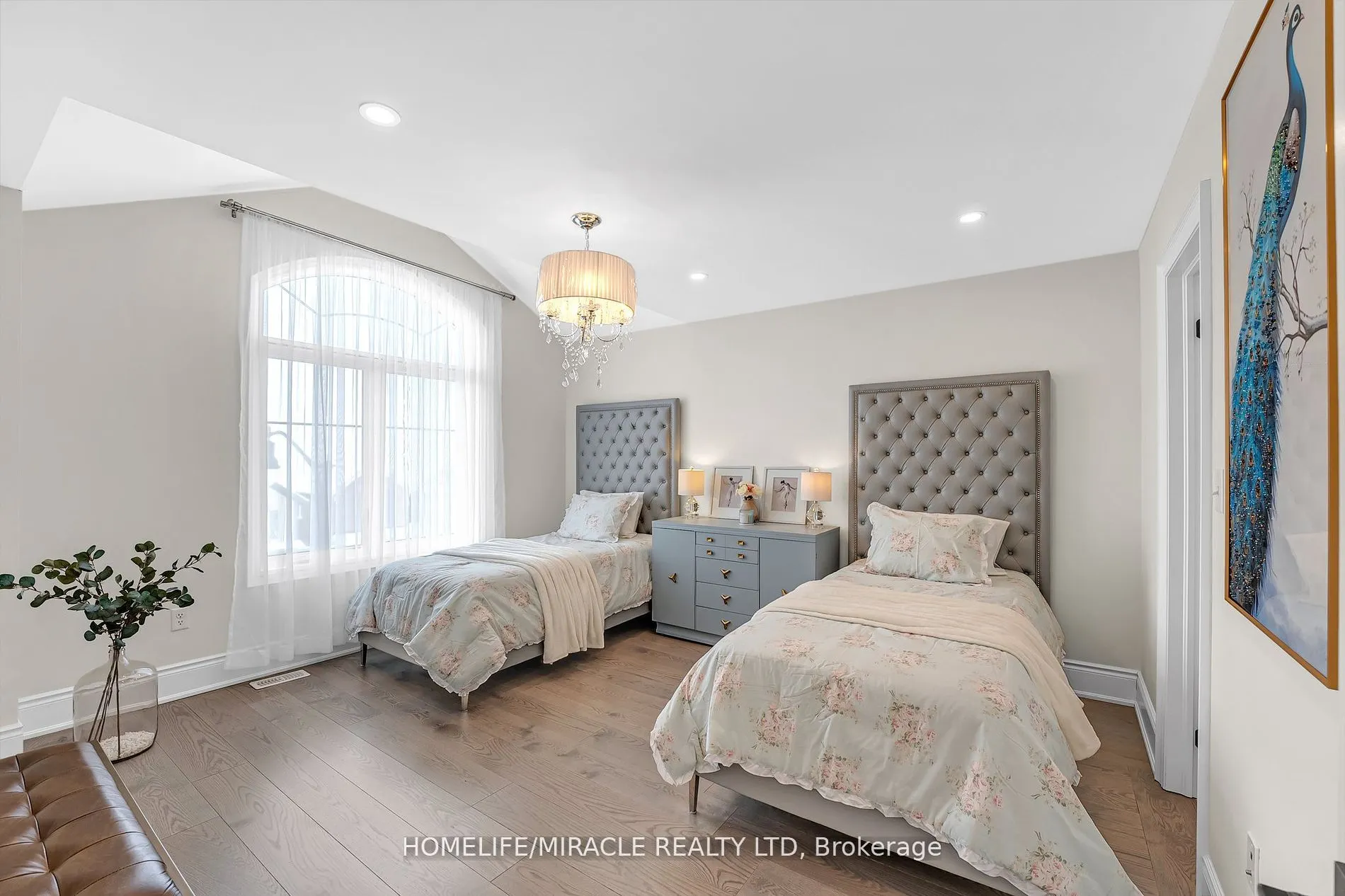 111 Benhurst Crescent