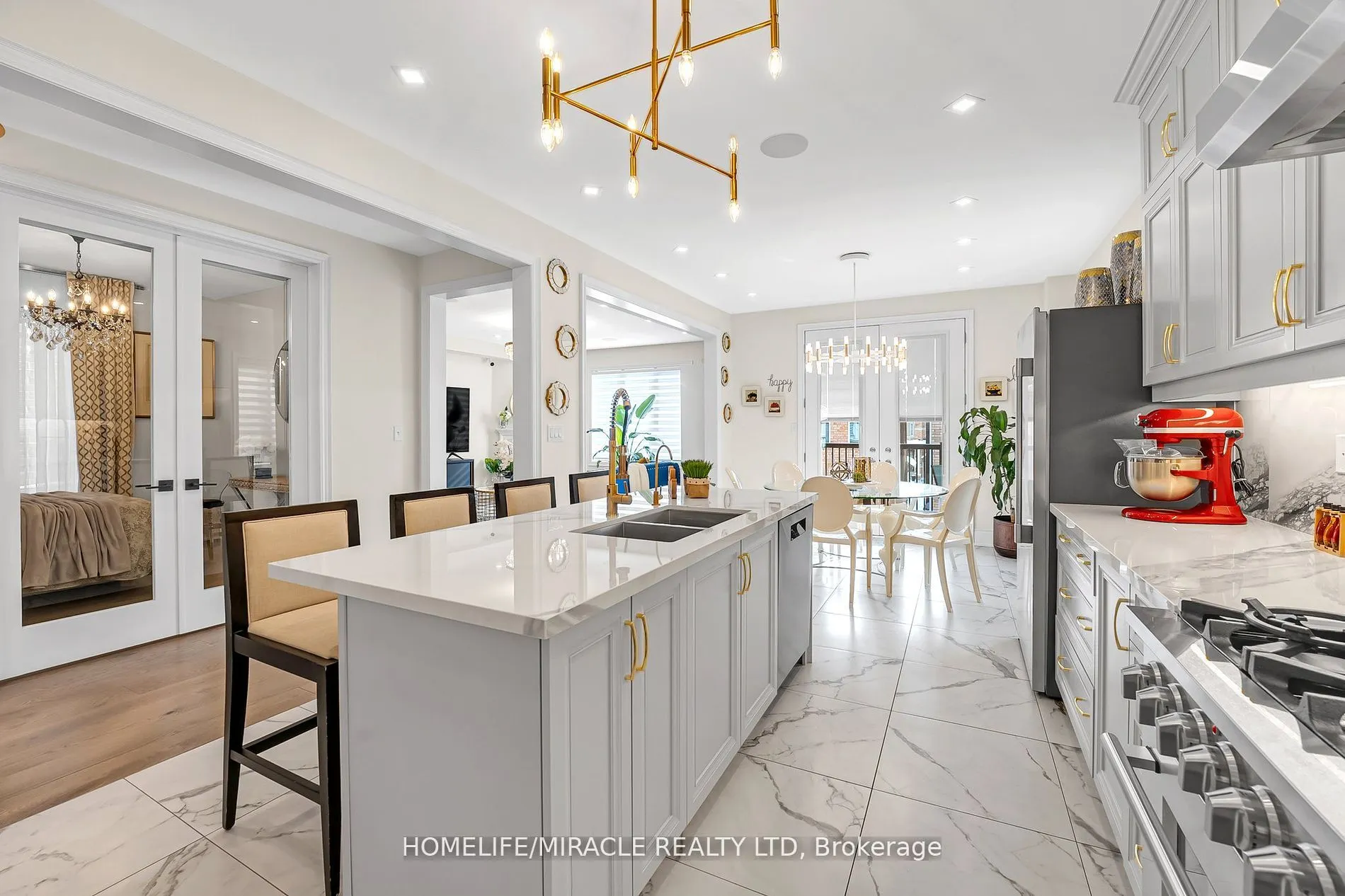 111 Benhurst Crescent