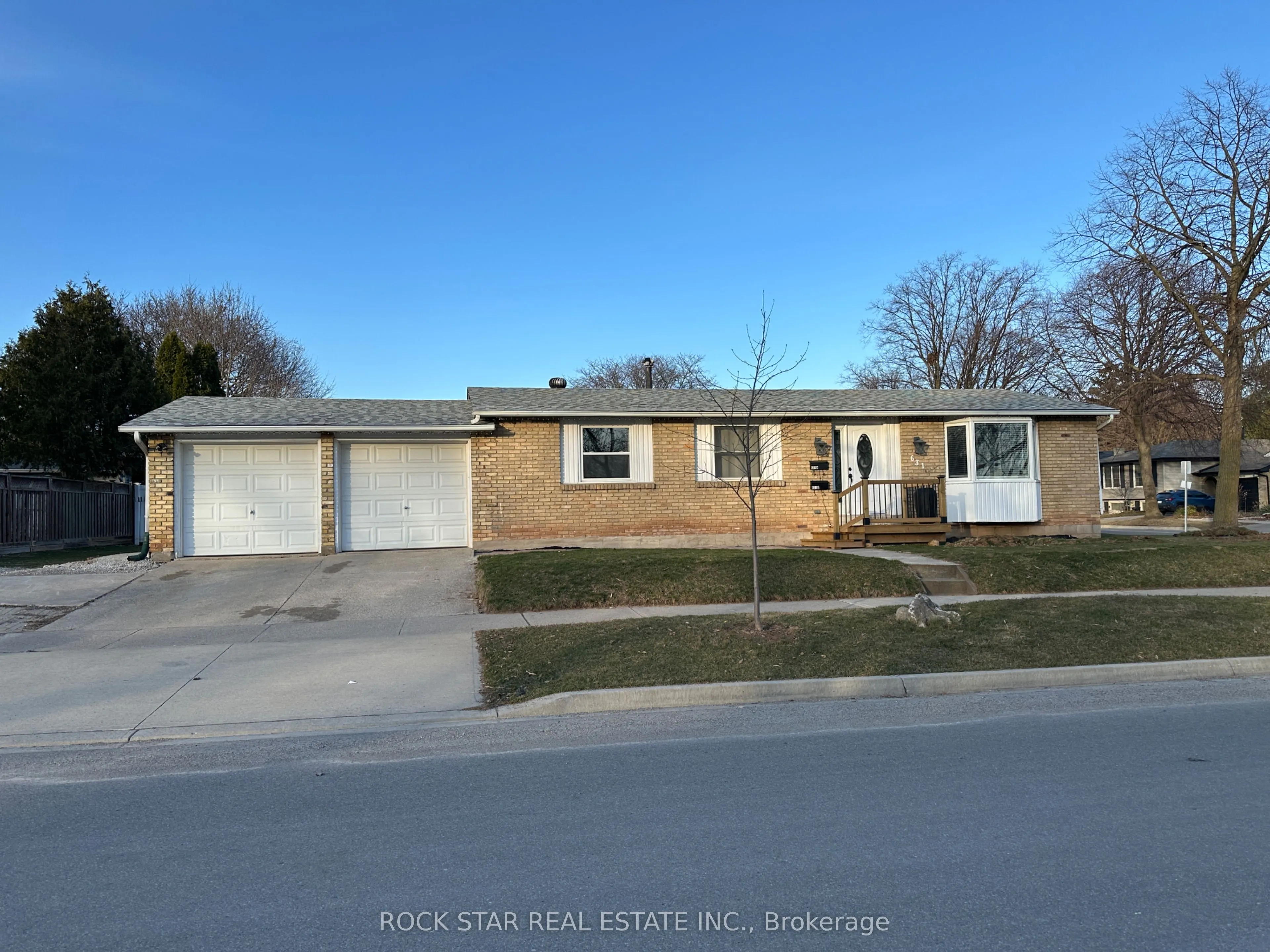 631 Maclaren Drive, #(LOWER)