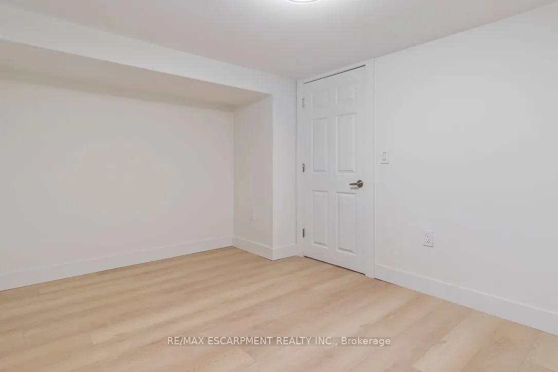 206 Queen Street W, #Lower