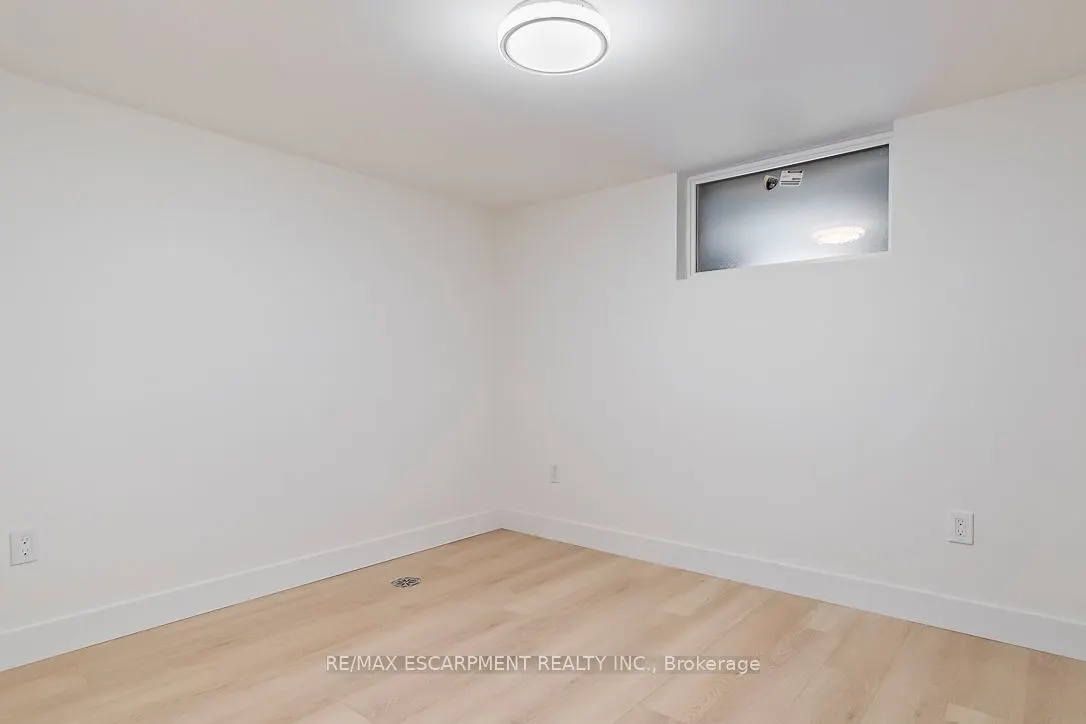 206 Queen Street W, #Lower