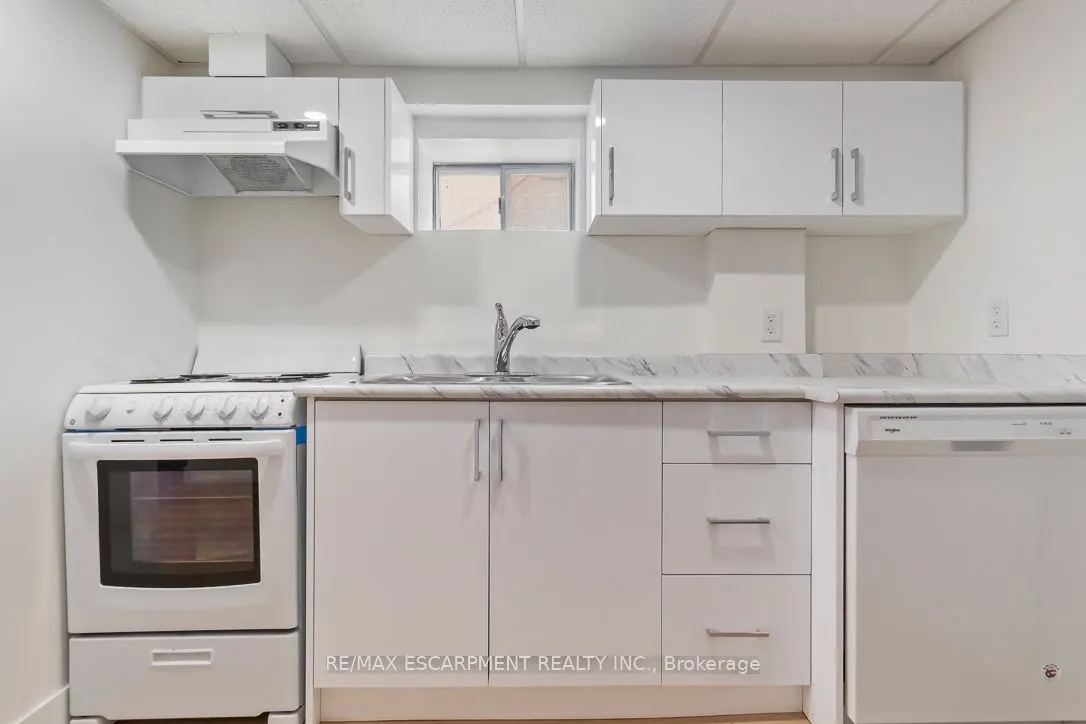 206 Queen Street W, #Lower