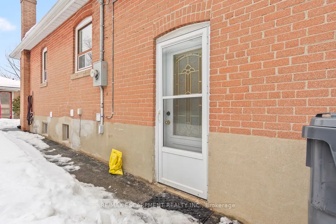 206 Queen Street W, #Lower