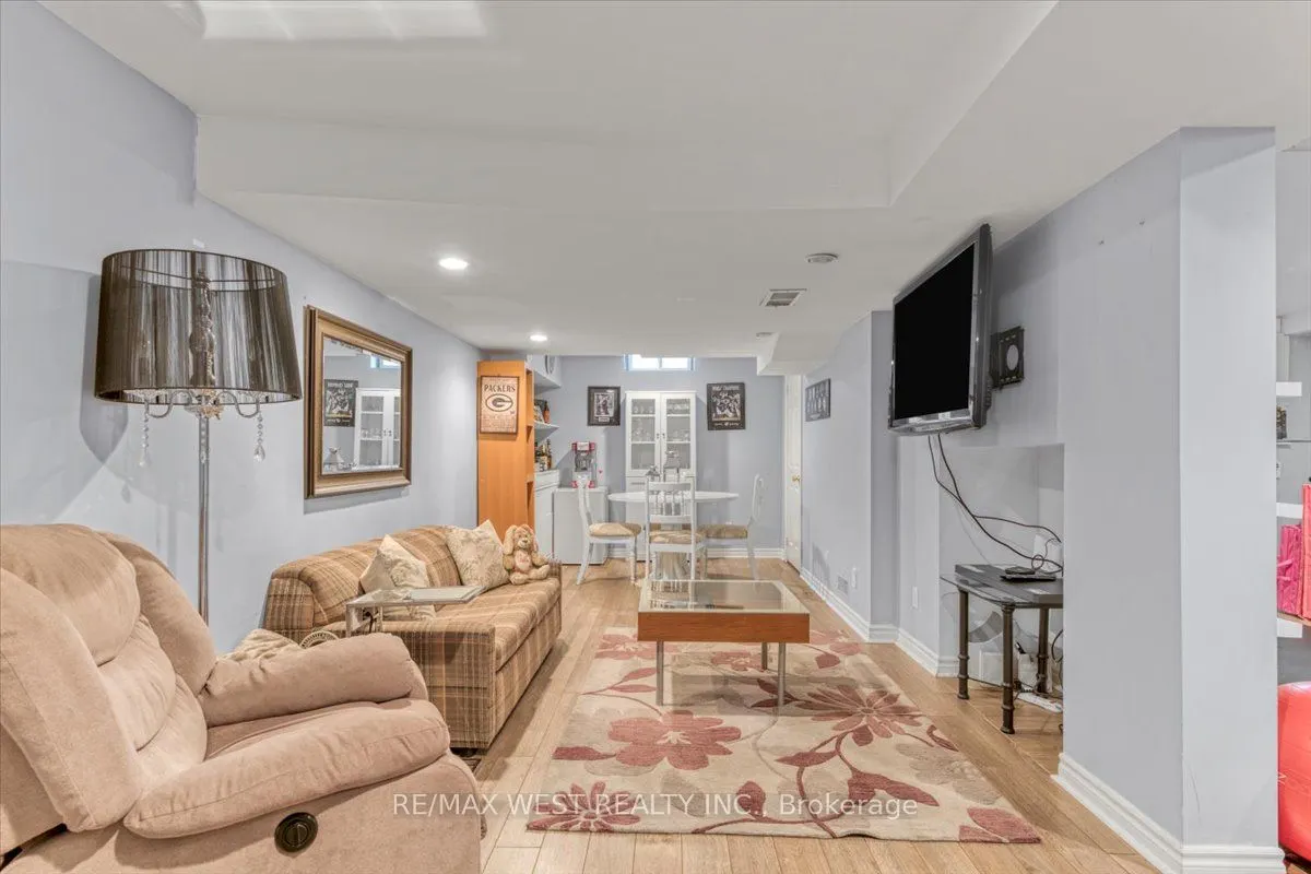 12 Whitbread Avenue
