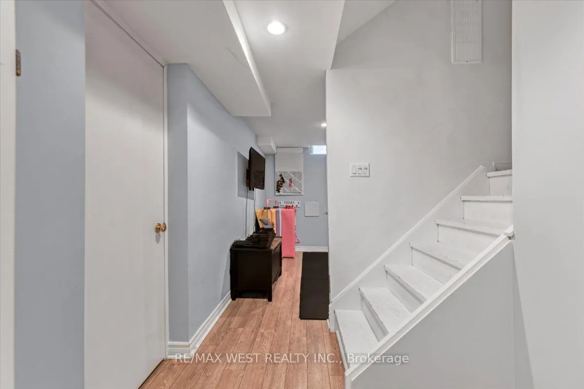 12 Whitbread Avenue