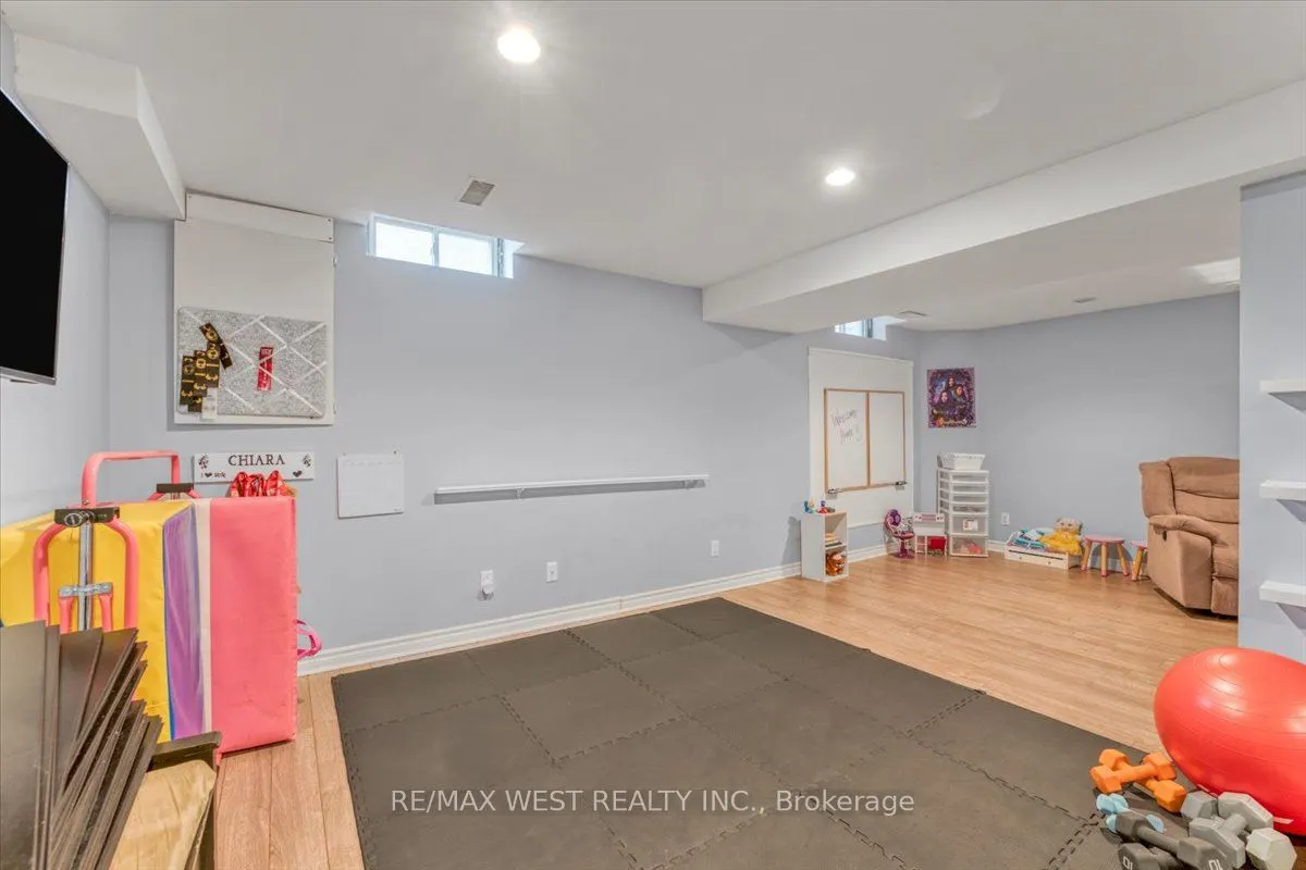 12 Whitbread Avenue