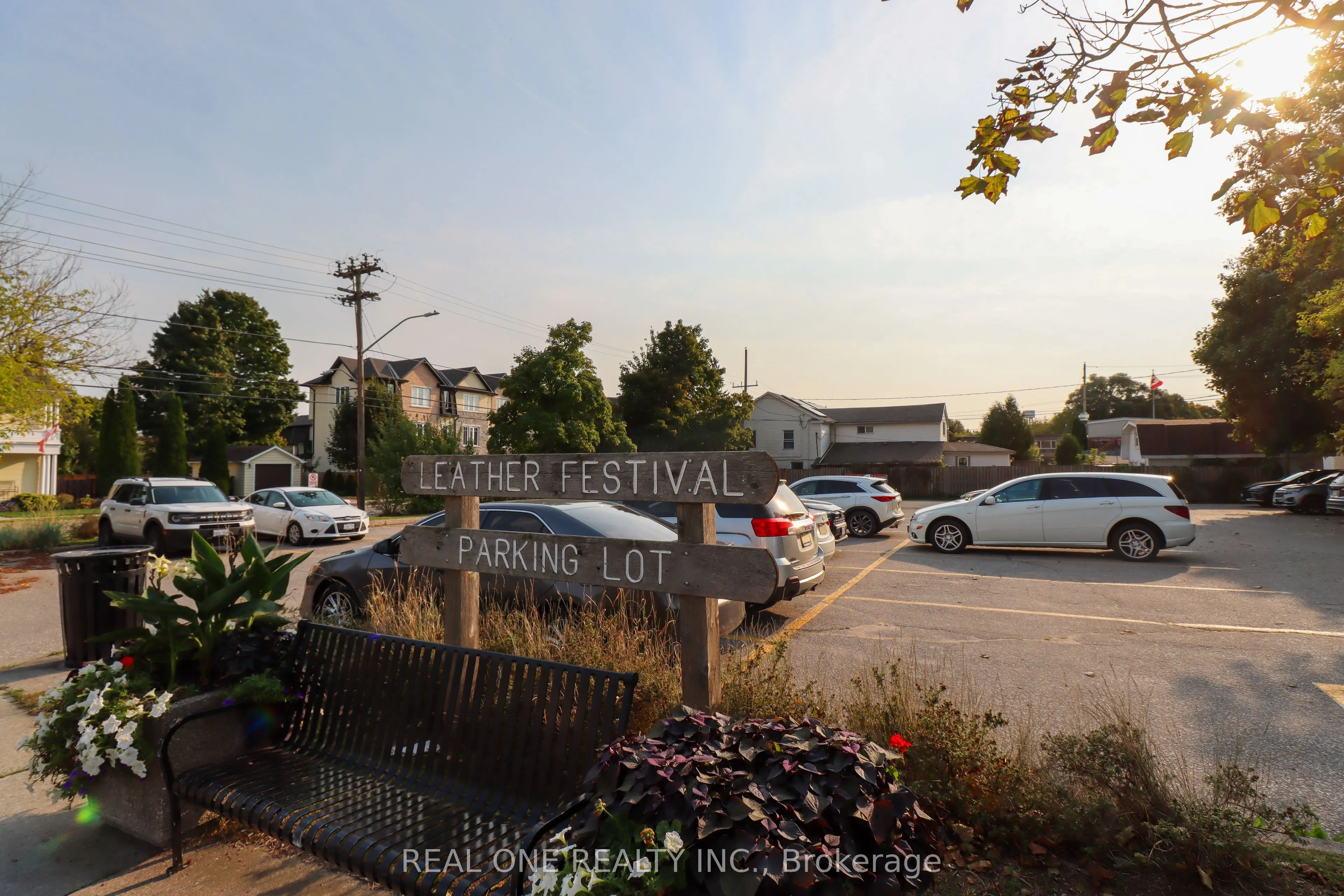 10 Mill Street E