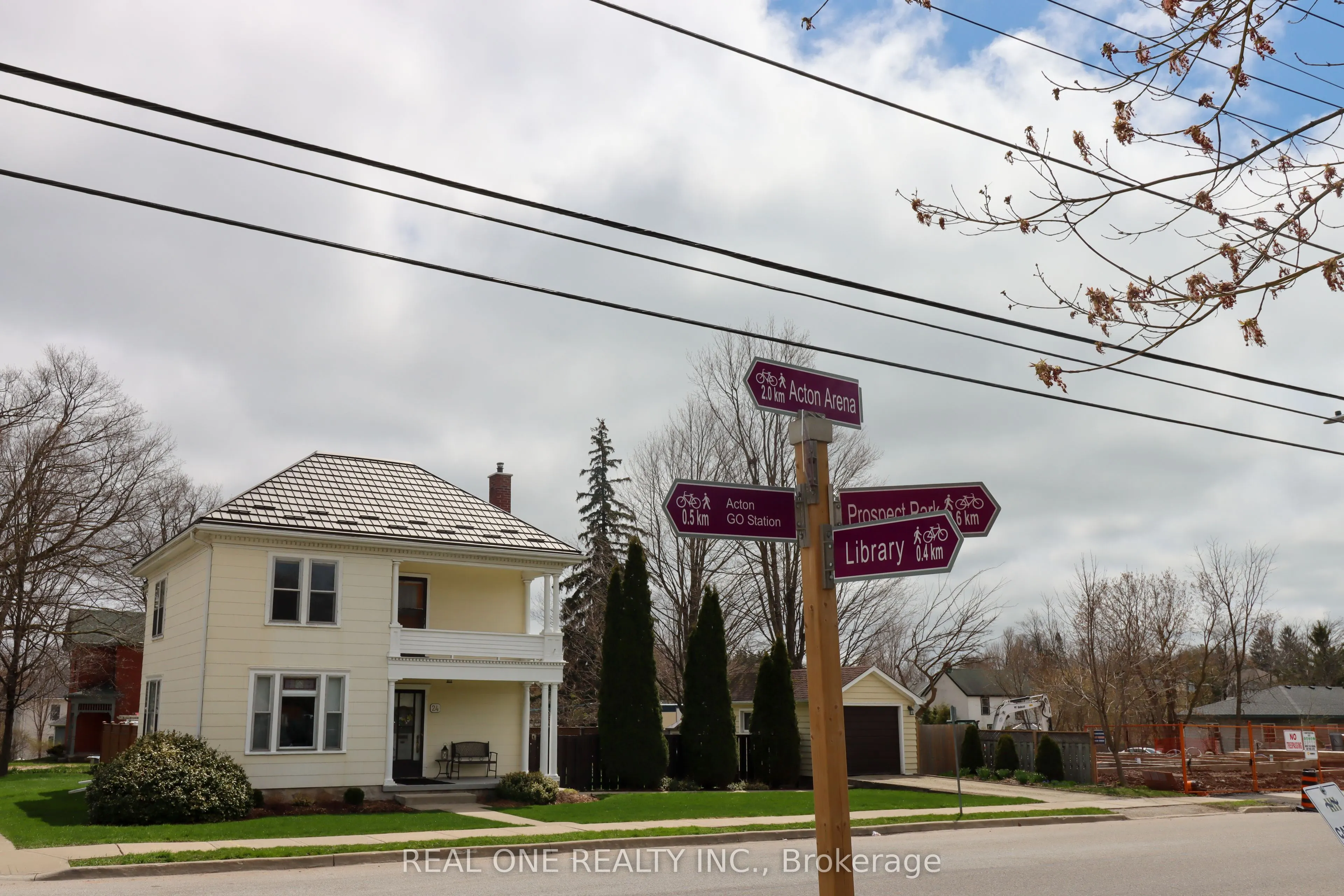 10 Mill Street E