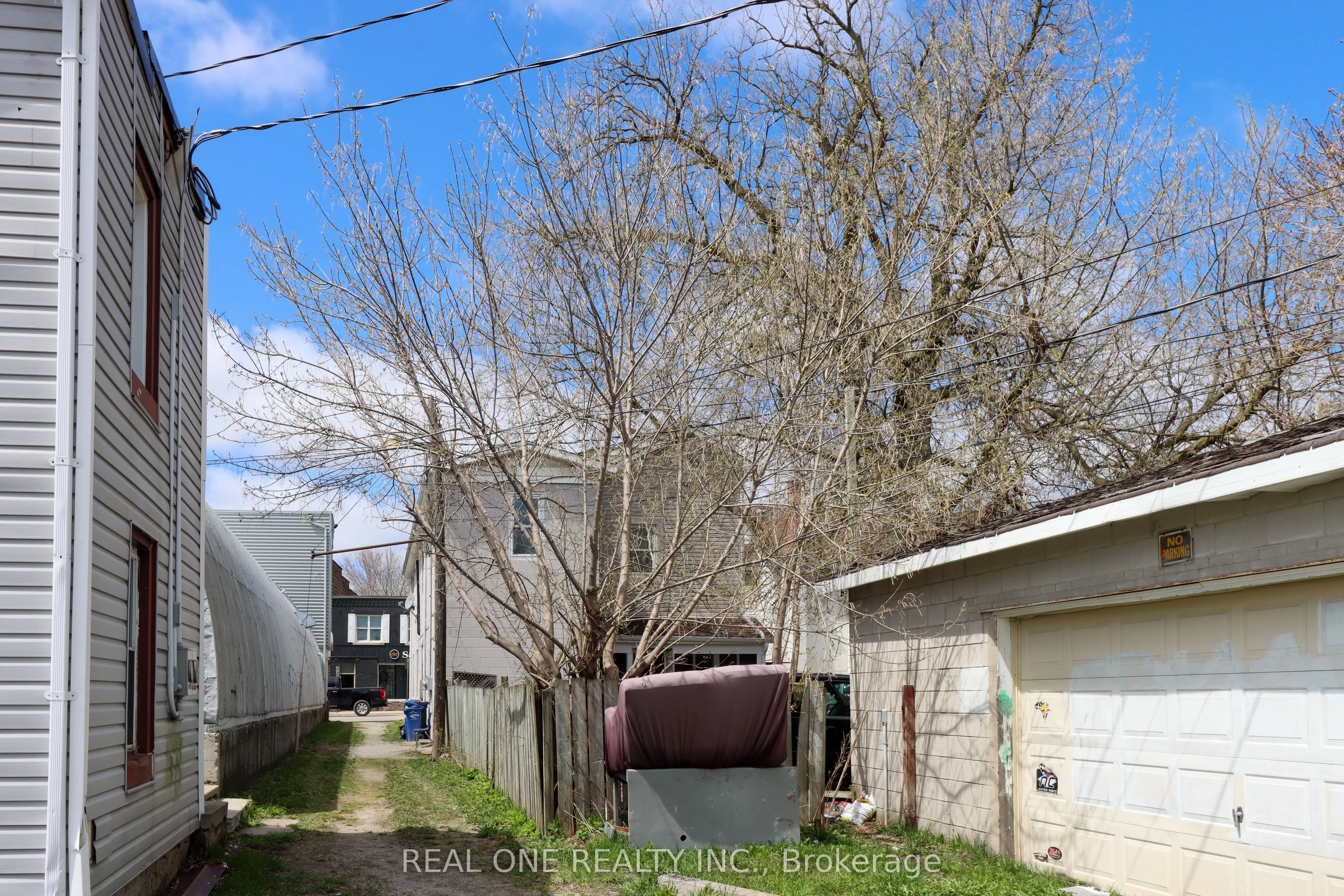 10 Mill Street E