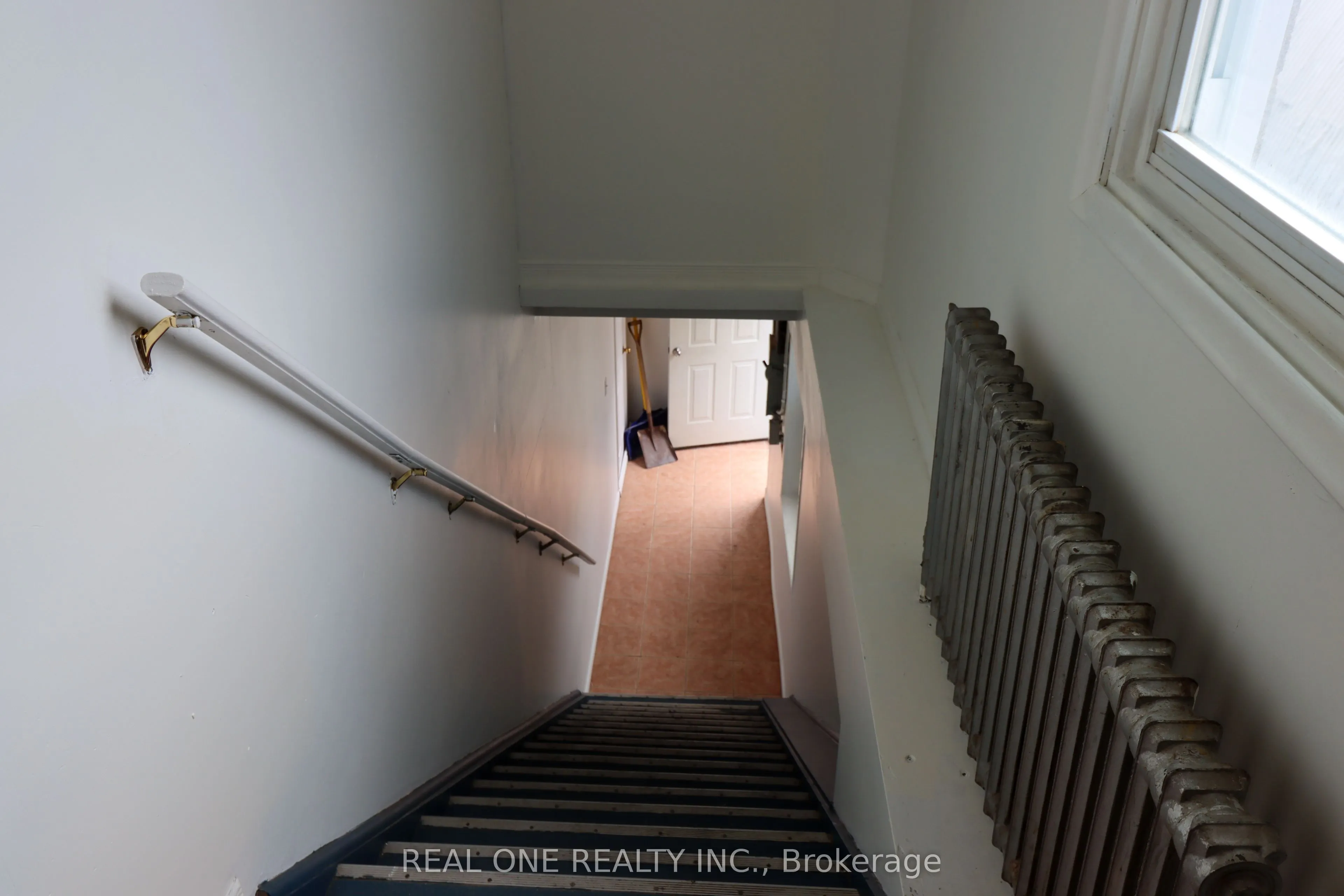 10 Mill Street E