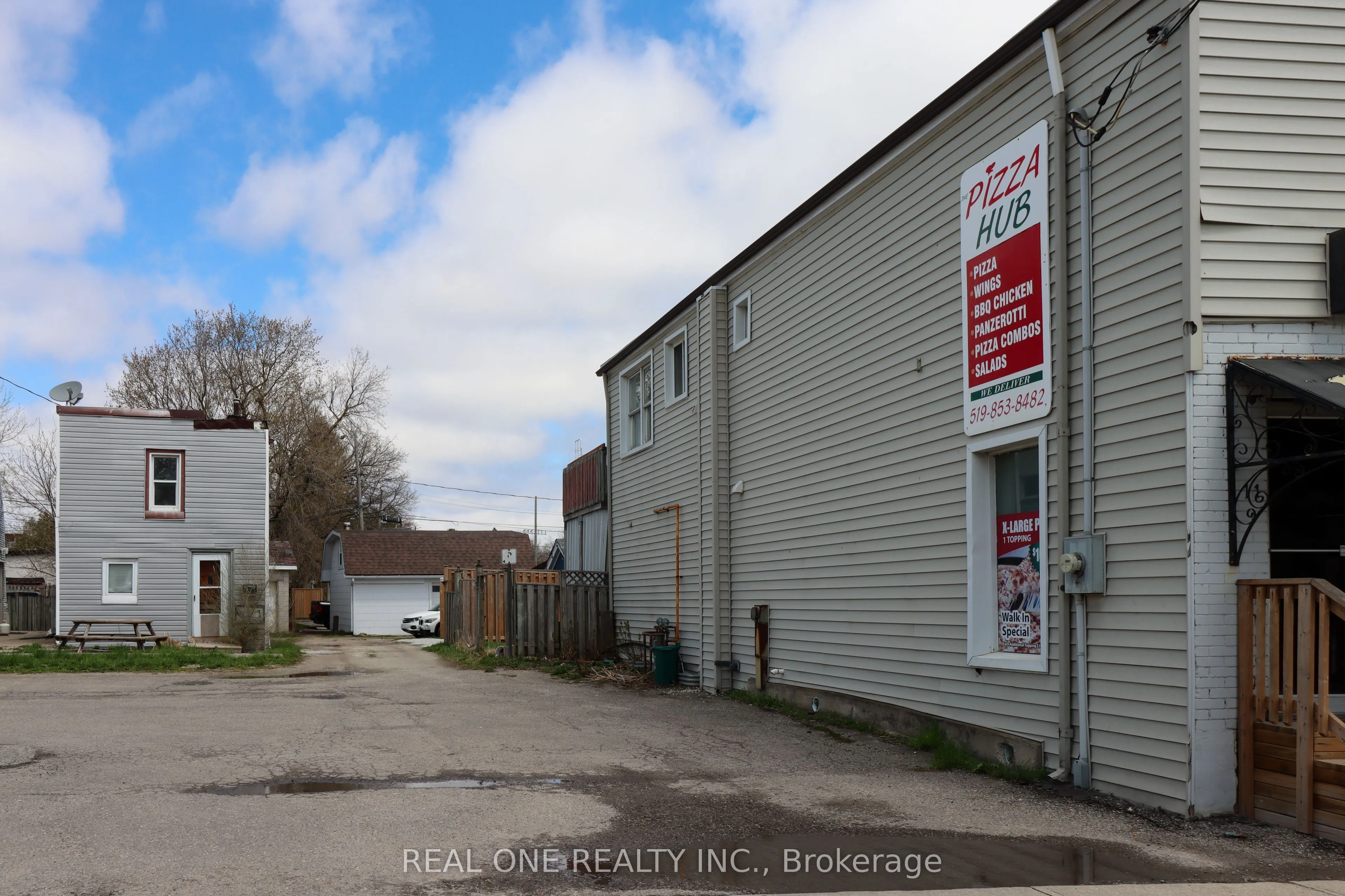 10 Mill Street E