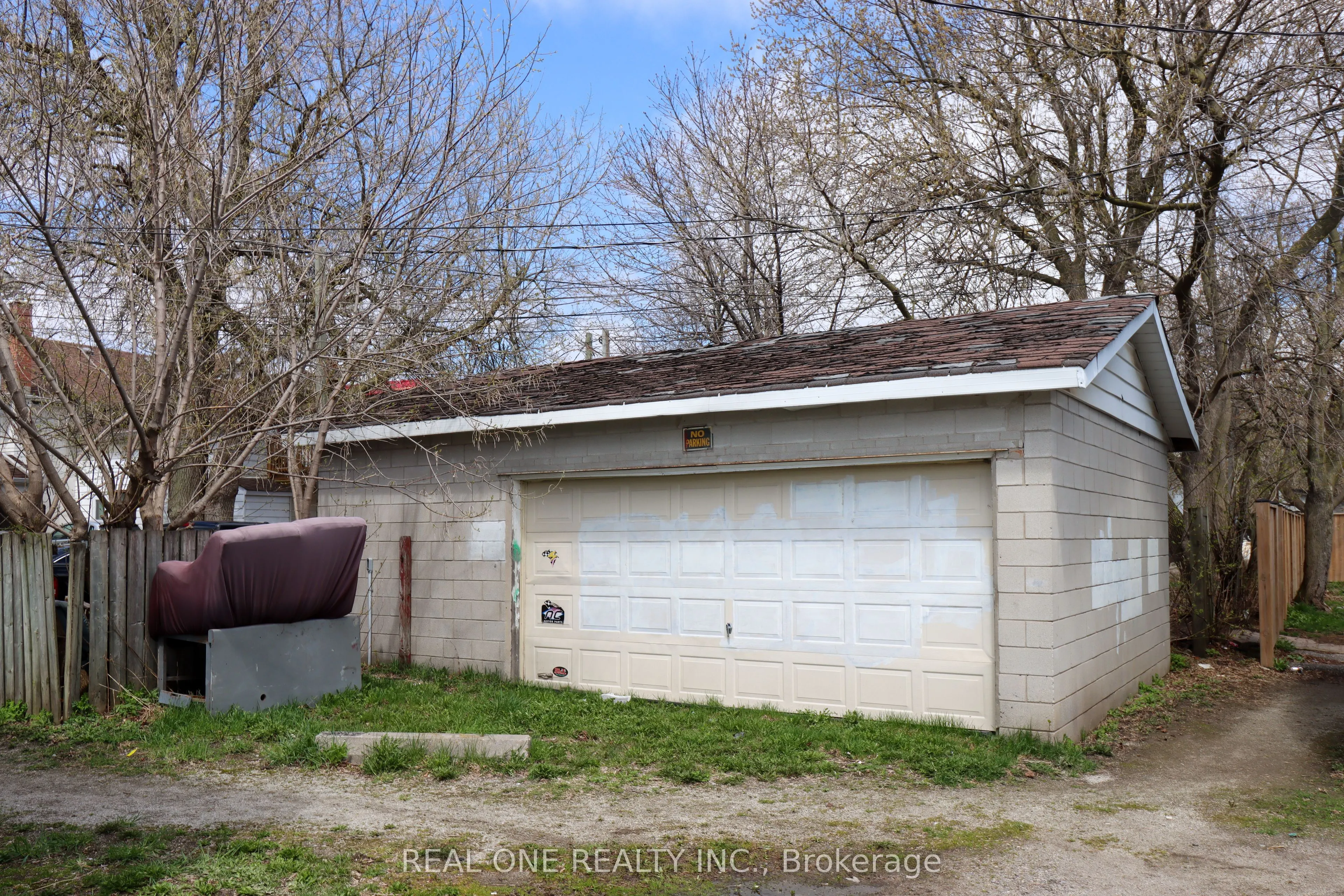 10 Mill Street E