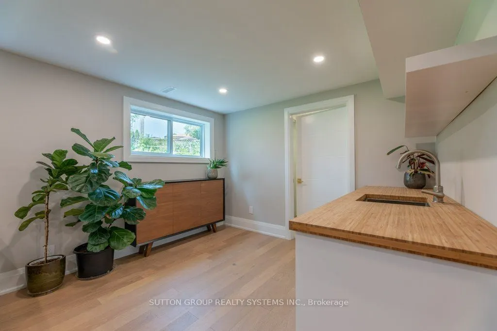 1264 Landfair Crescent