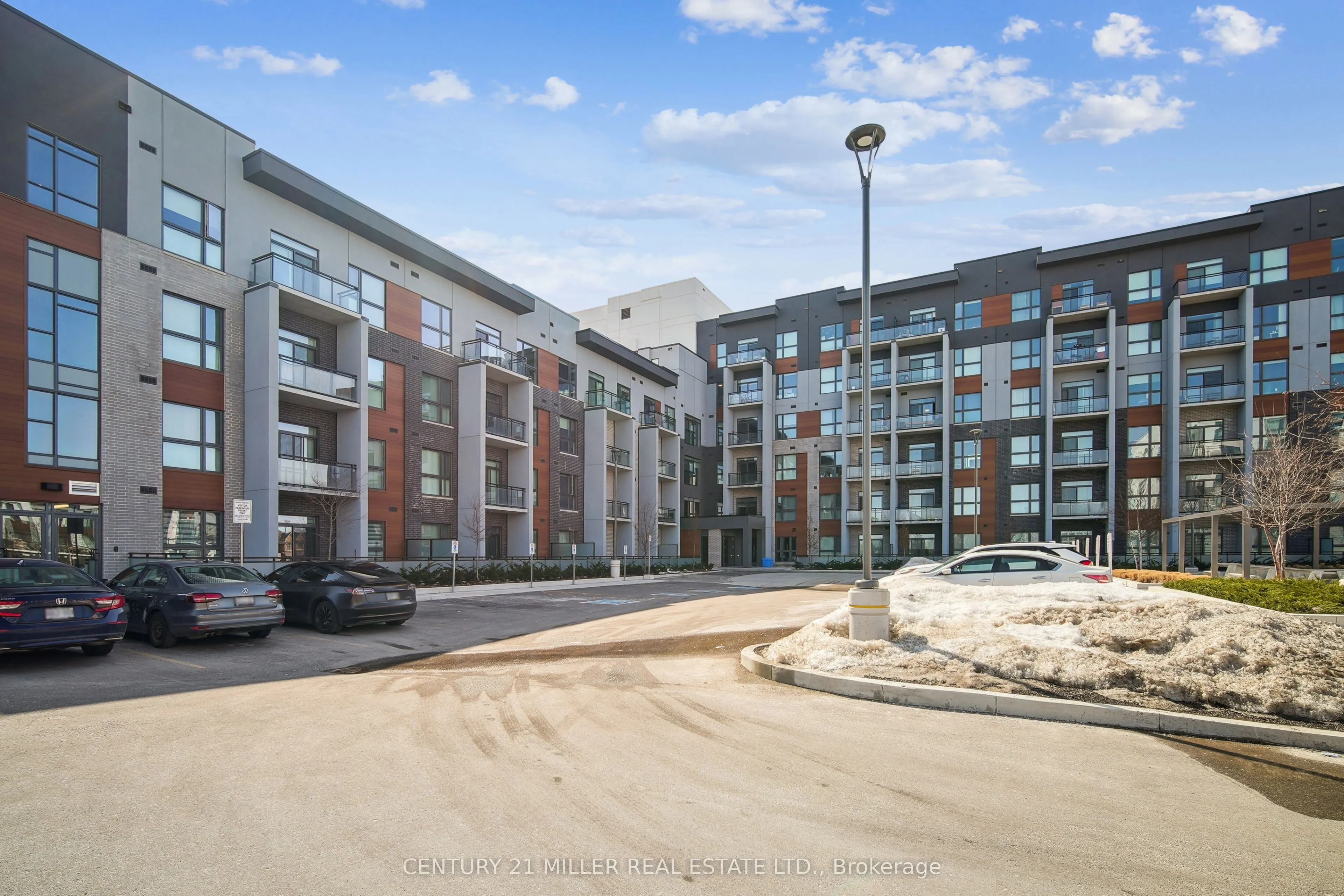 95 Dundas Street W, #115