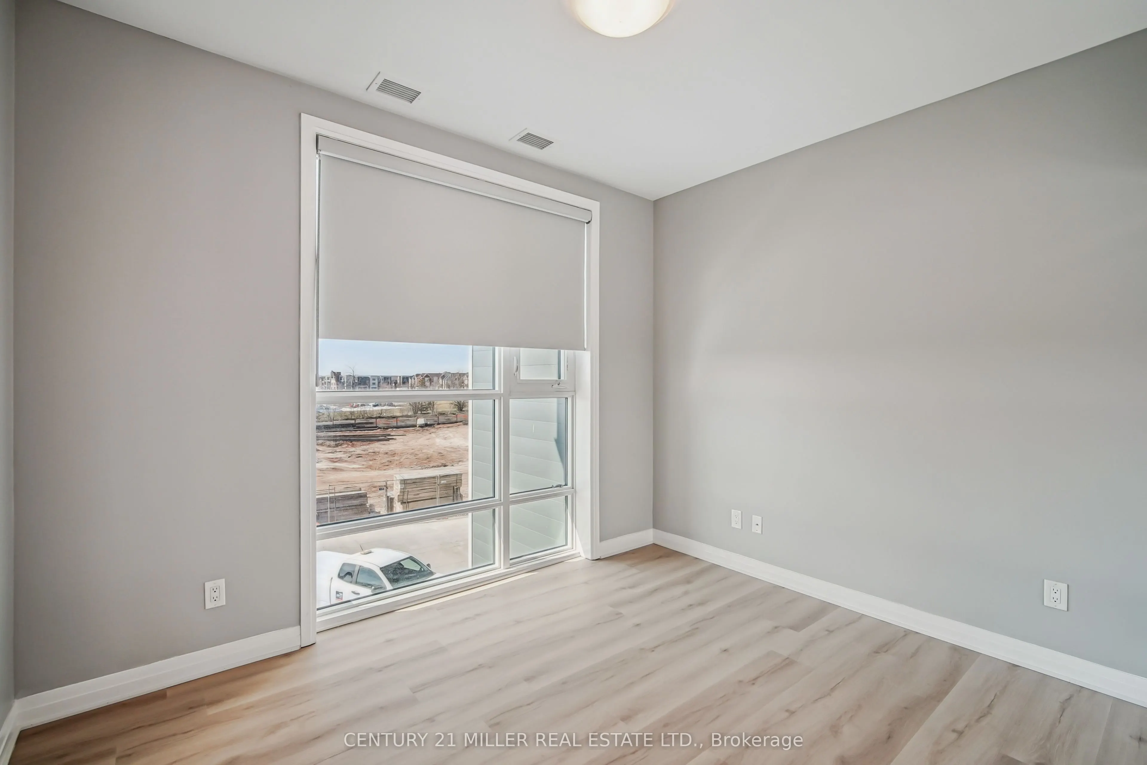 95 Dundas Street W, #115