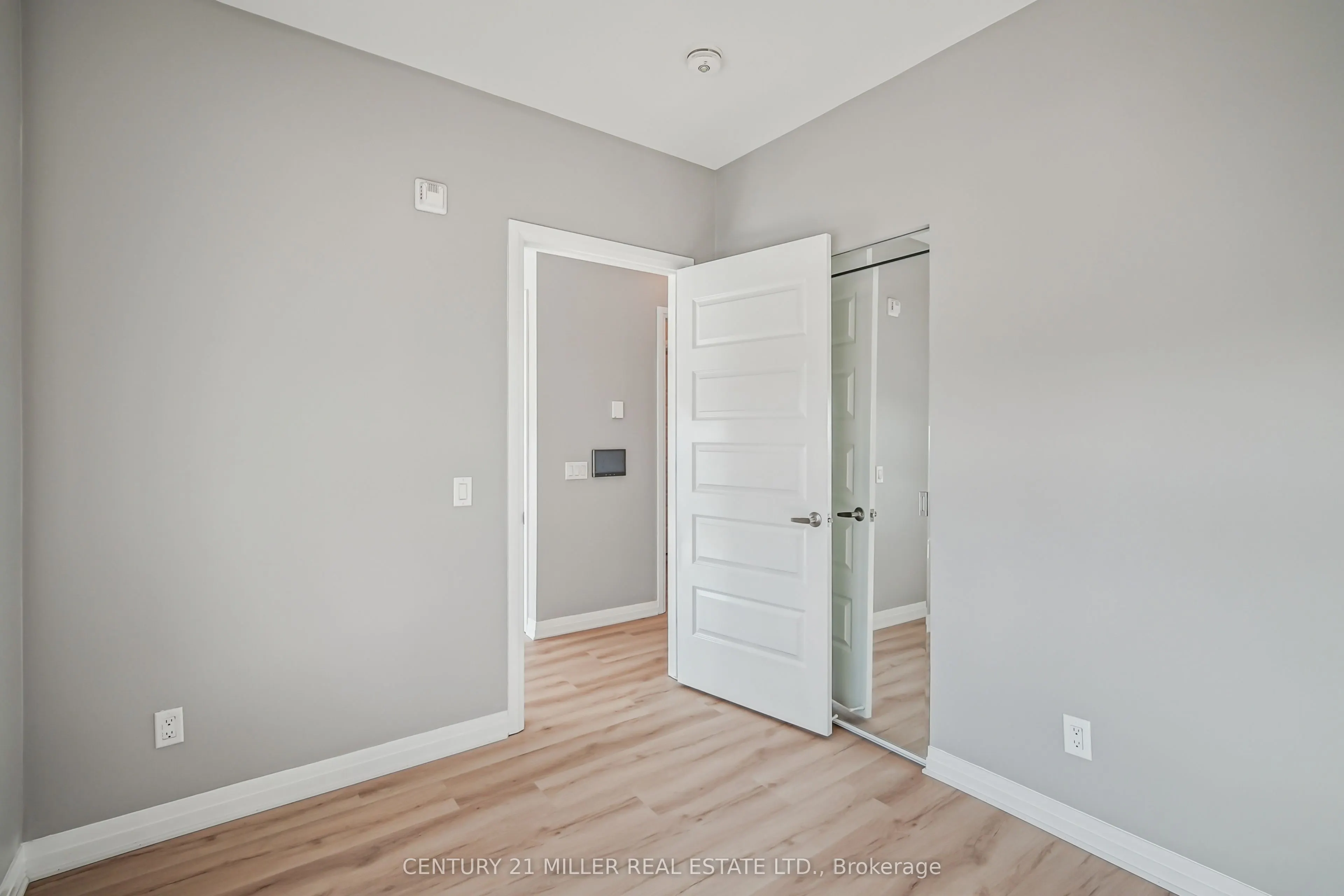 95 Dundas Street W, #115