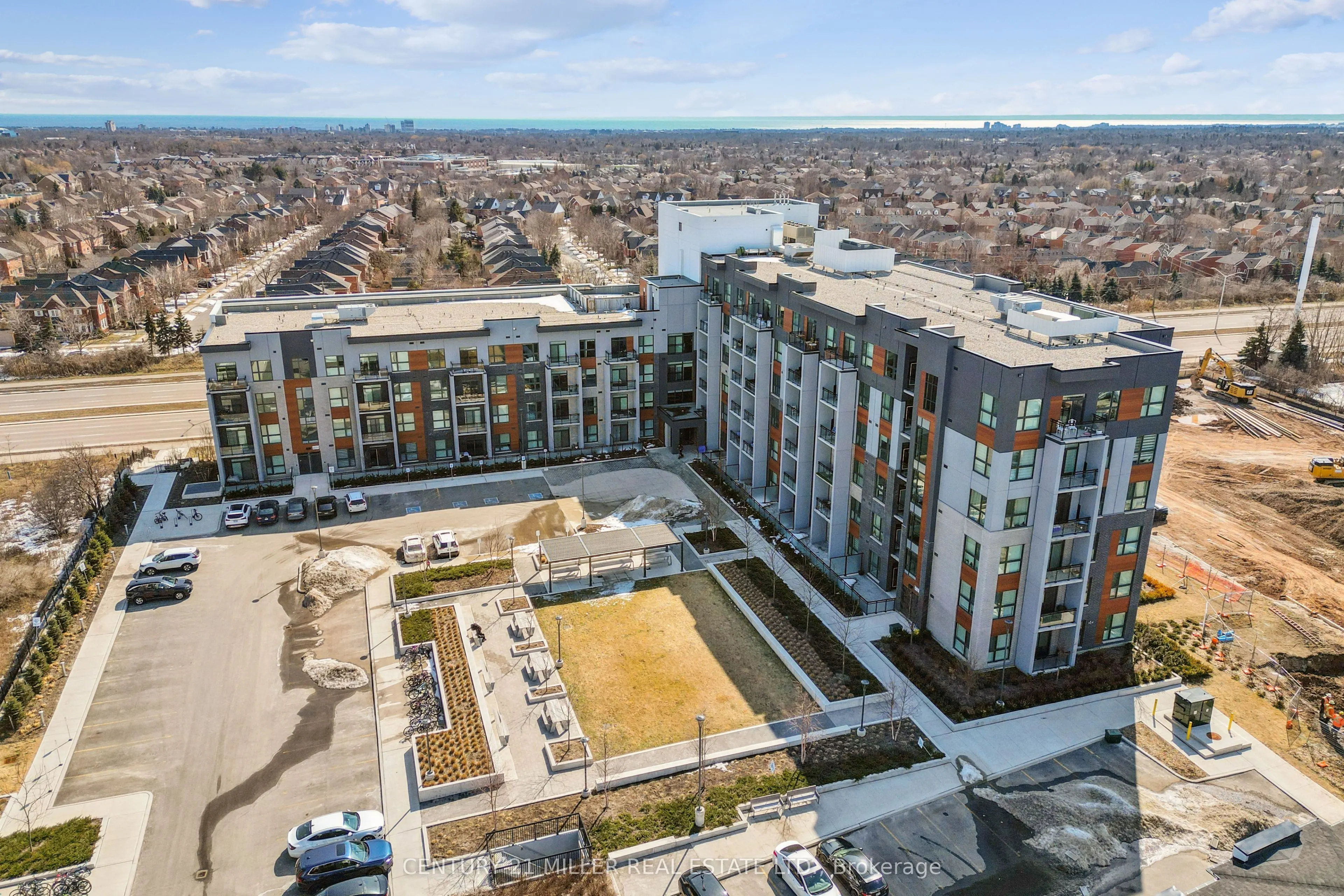 95 Dundas Street W, #115