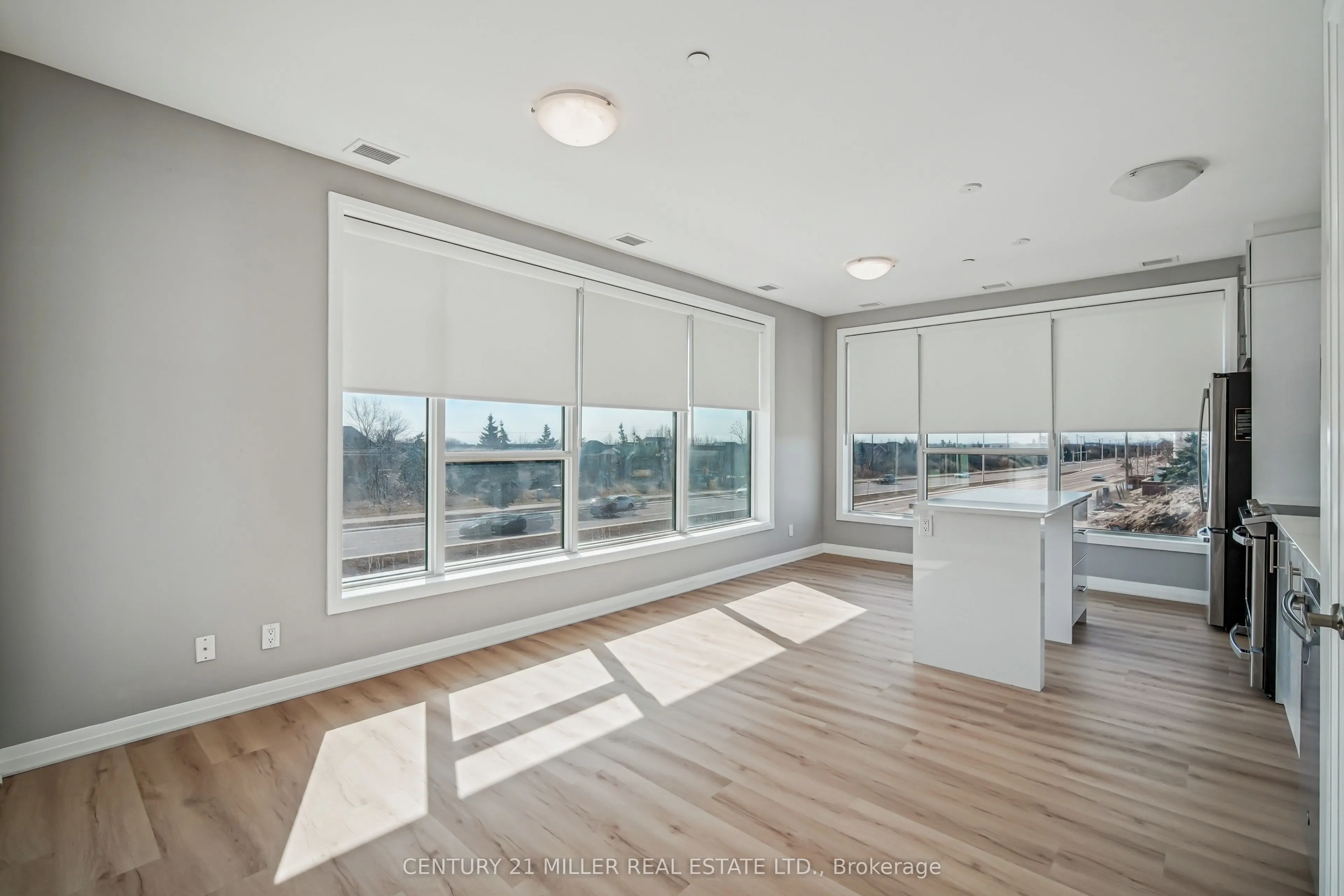 95 Dundas Street W, #115