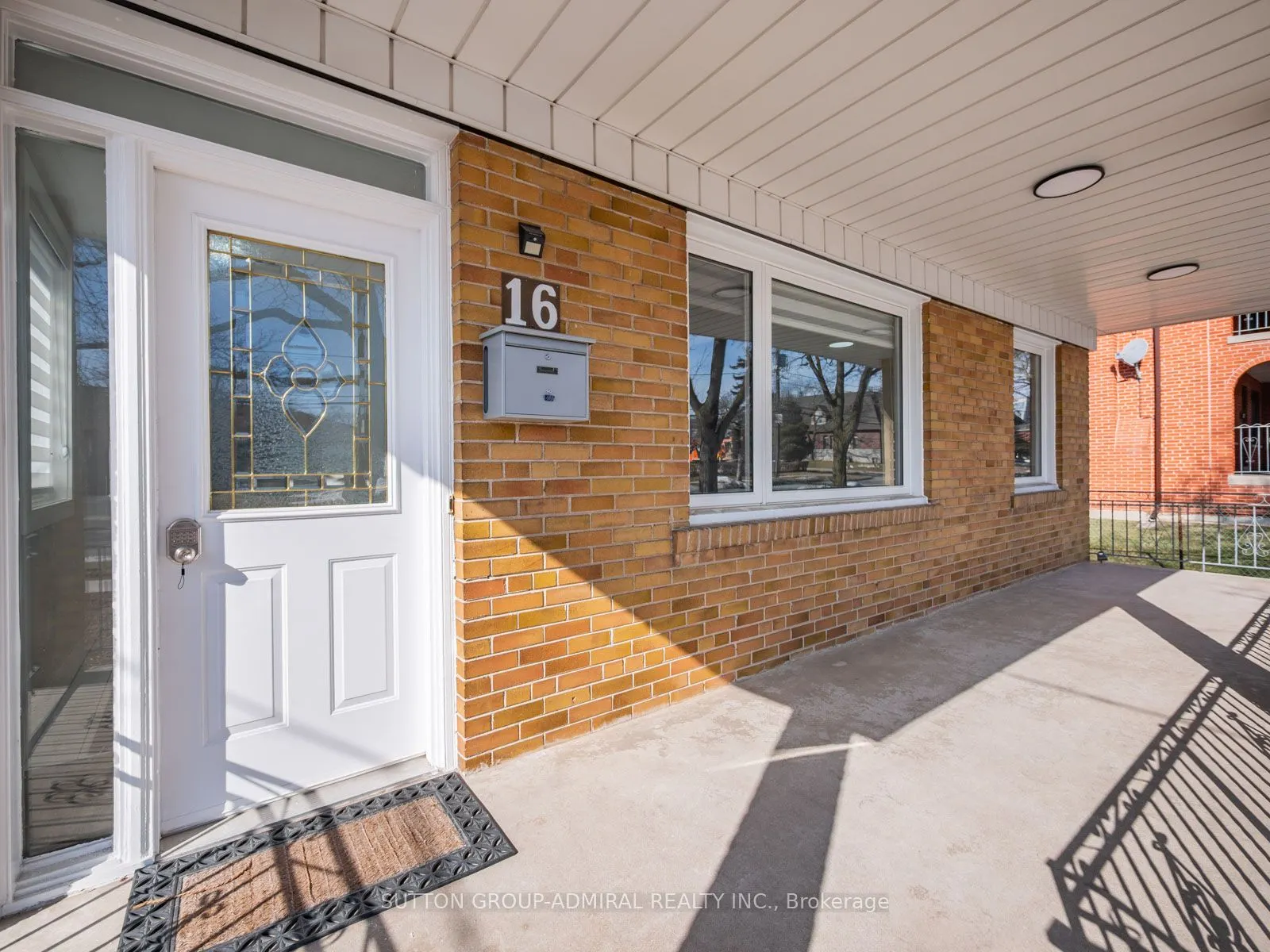 16 Blue Springs Road