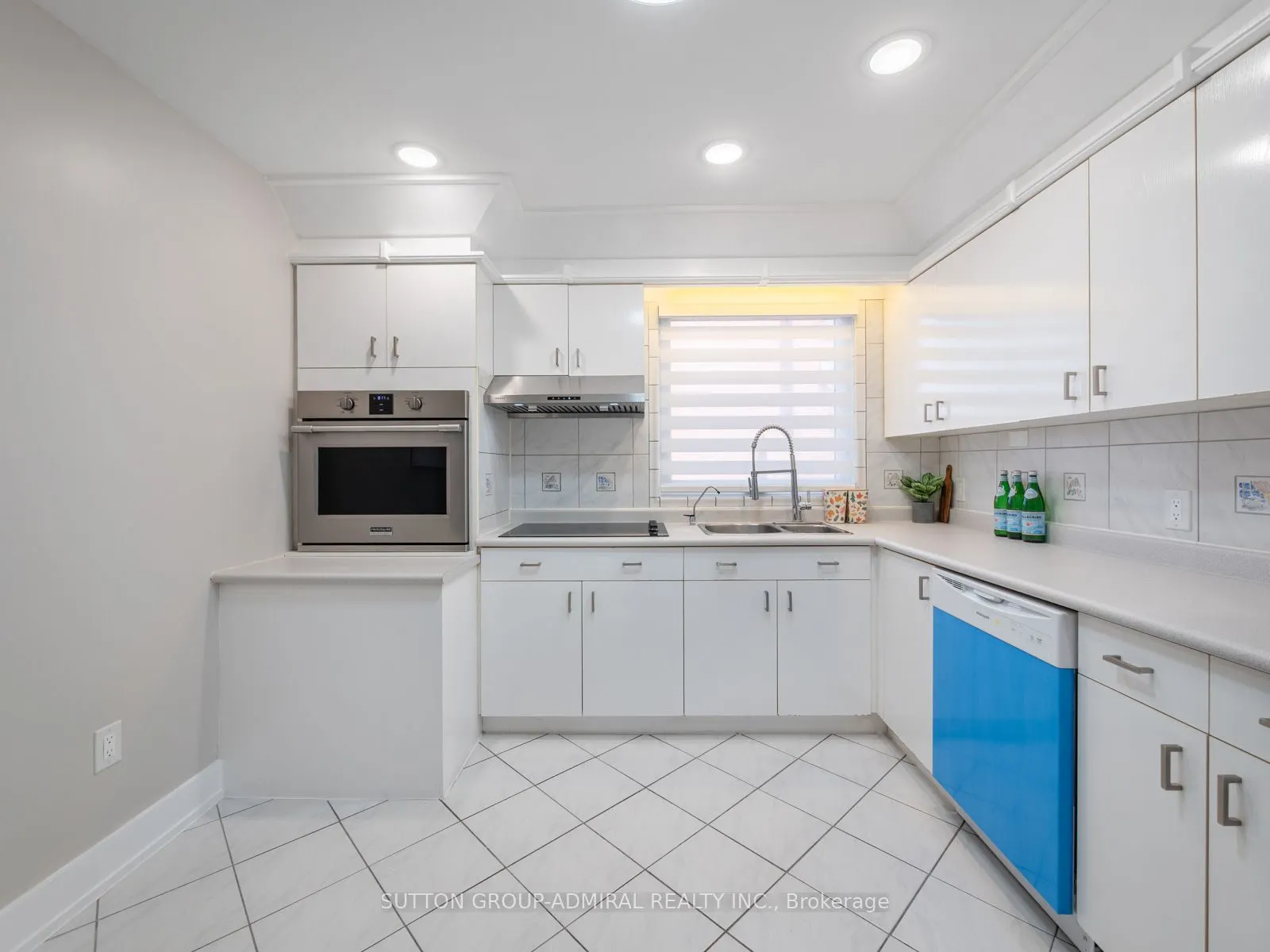 16 Blue Springs Road