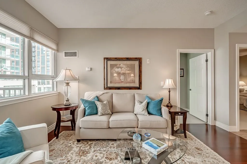 399 Elizabeth Street, #411