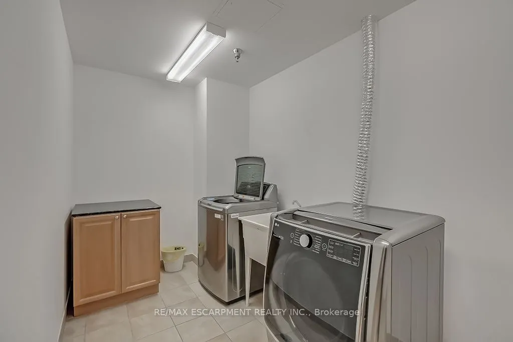 399 Elizabeth Street, #411
