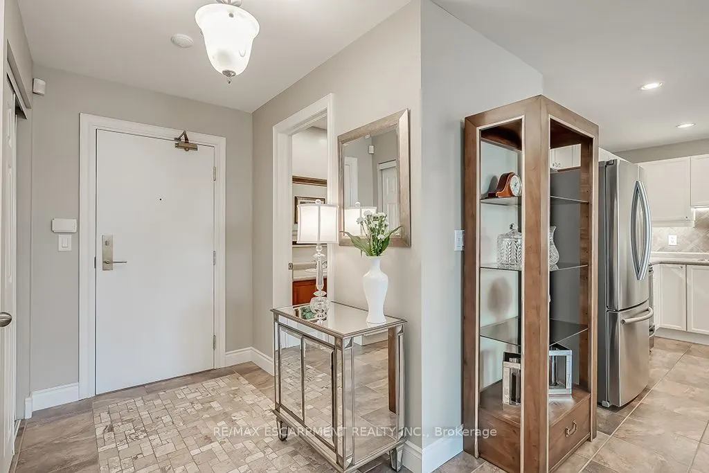 399 Elizabeth Street, #411