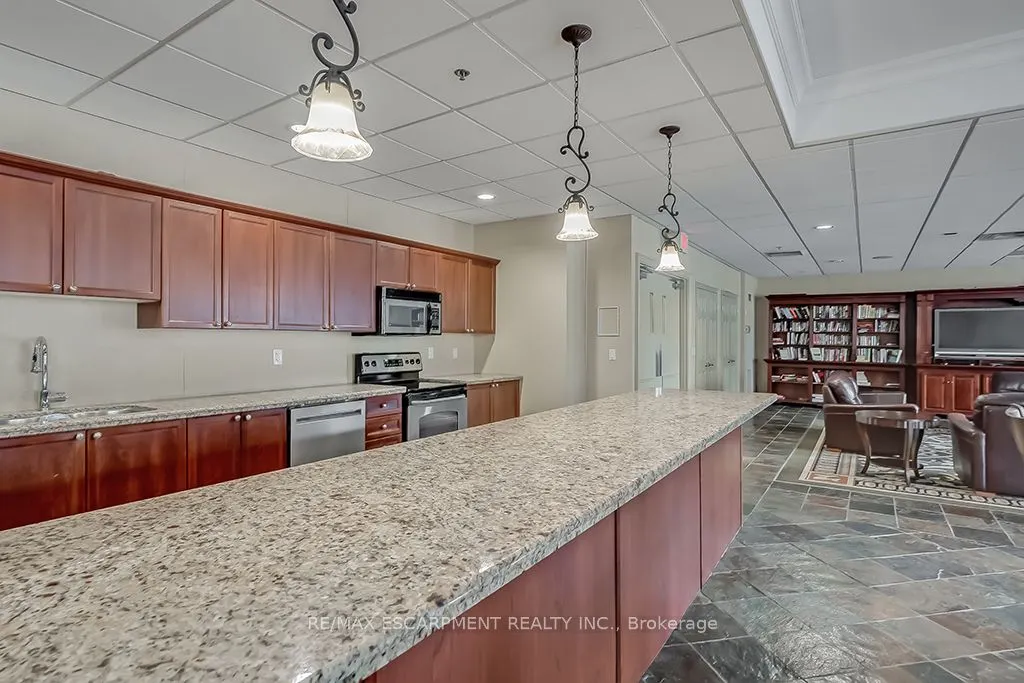 399 Elizabeth Street, #411