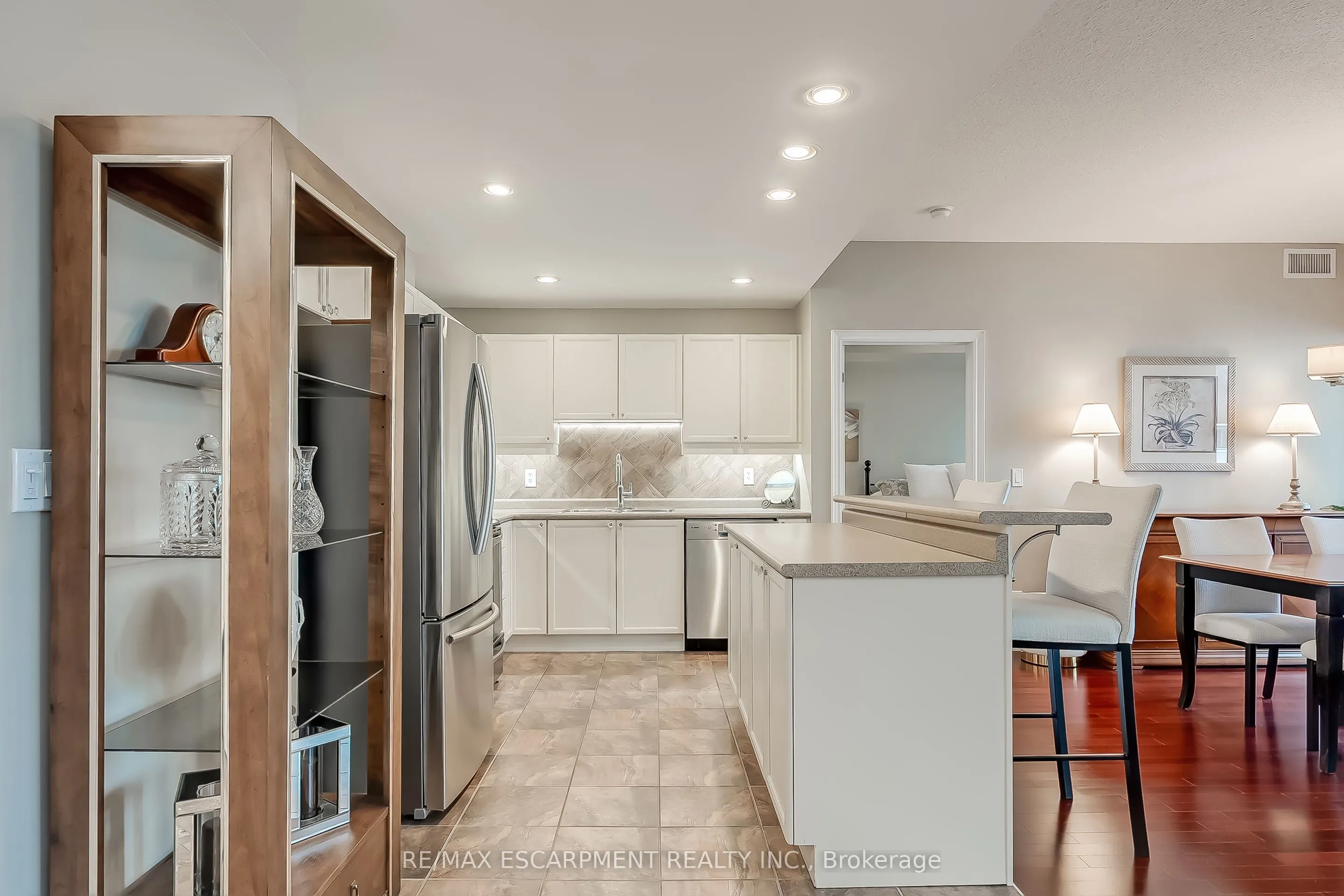 399 Elizabeth Street, #411